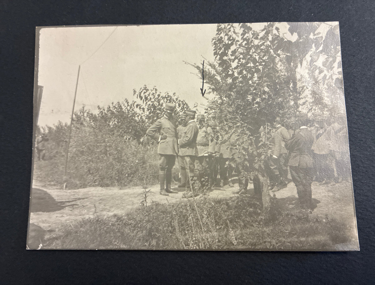 S.A.R. il Duca d'Aosta a colloquio con gli Ufficiali della 3ª Armata – Rara fotografia d'archivio originale "Marca Trifoglio" con nota biografica manoscritta
