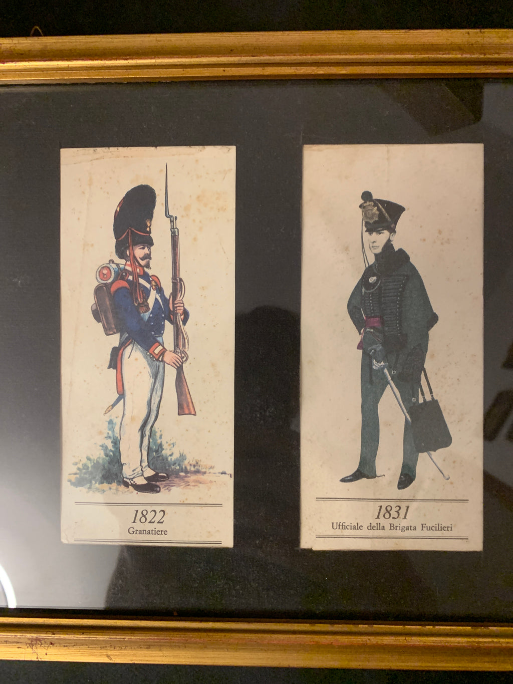 Serie di 3 quadri con stampe di uniformi militari storiche (1725-1863)
