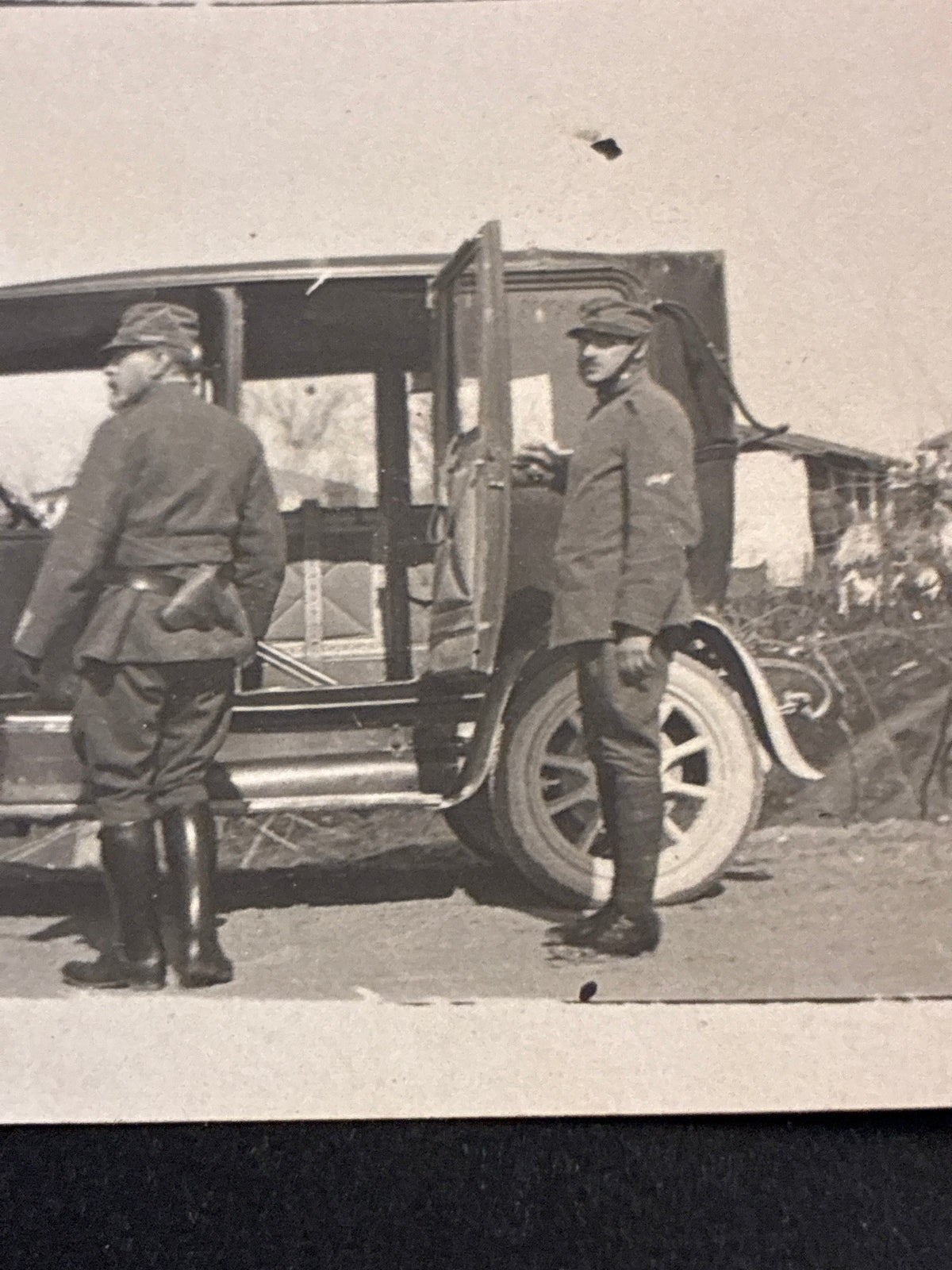 Foto Unica e Inedita WW1 - Il Re Vittorio Emanuele III e lo Stato Maggiore del Regio Esercito con Auto d'Epoca al Fronte