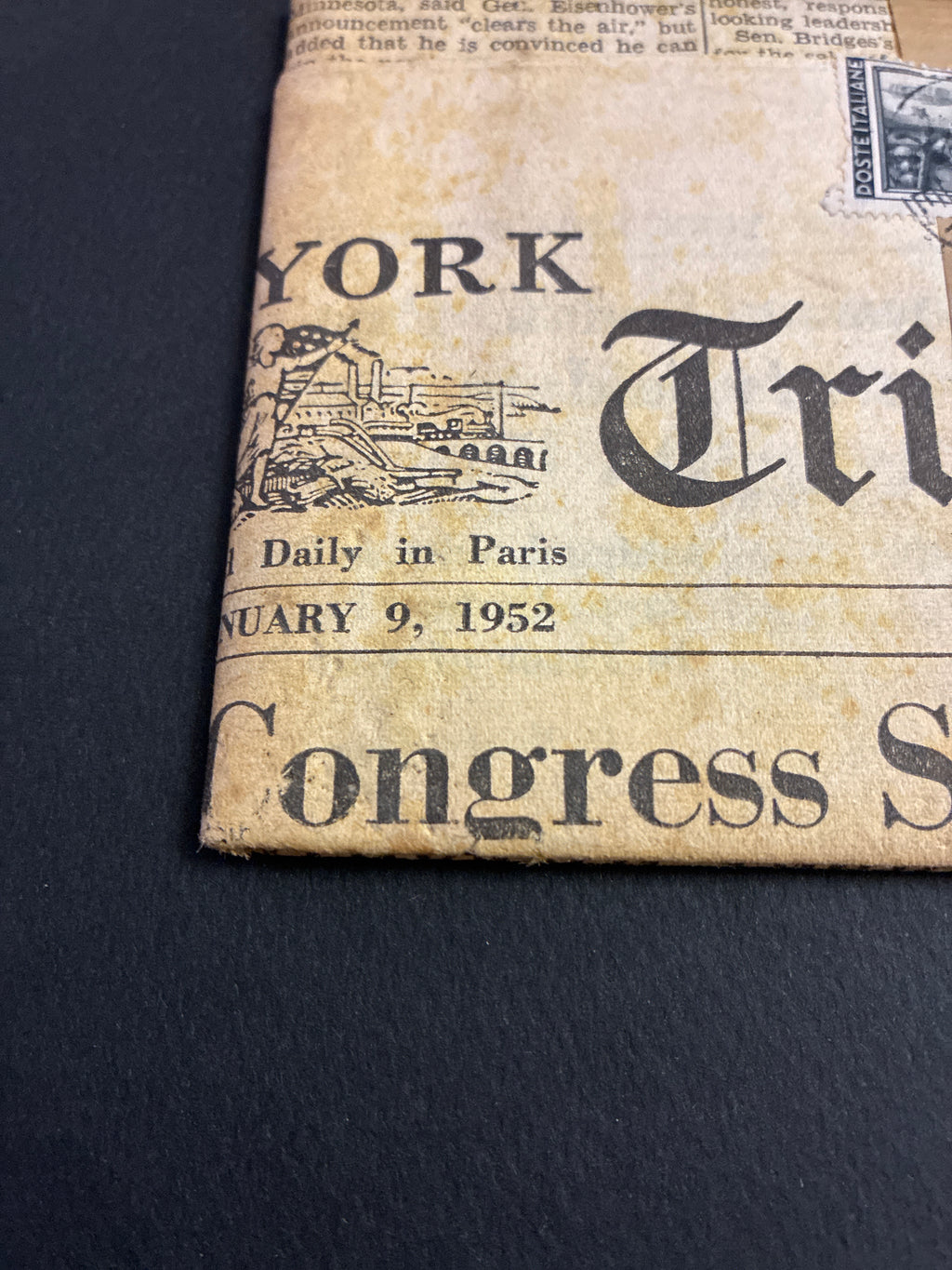 Fascetta postale del 1952 del New York Herald Tribune (Ediz. Europea) con eventi storici su Eisenhower e la Crisi Francese (Auriol) e francobollo "Italia al Lavoro" da 5 Lire