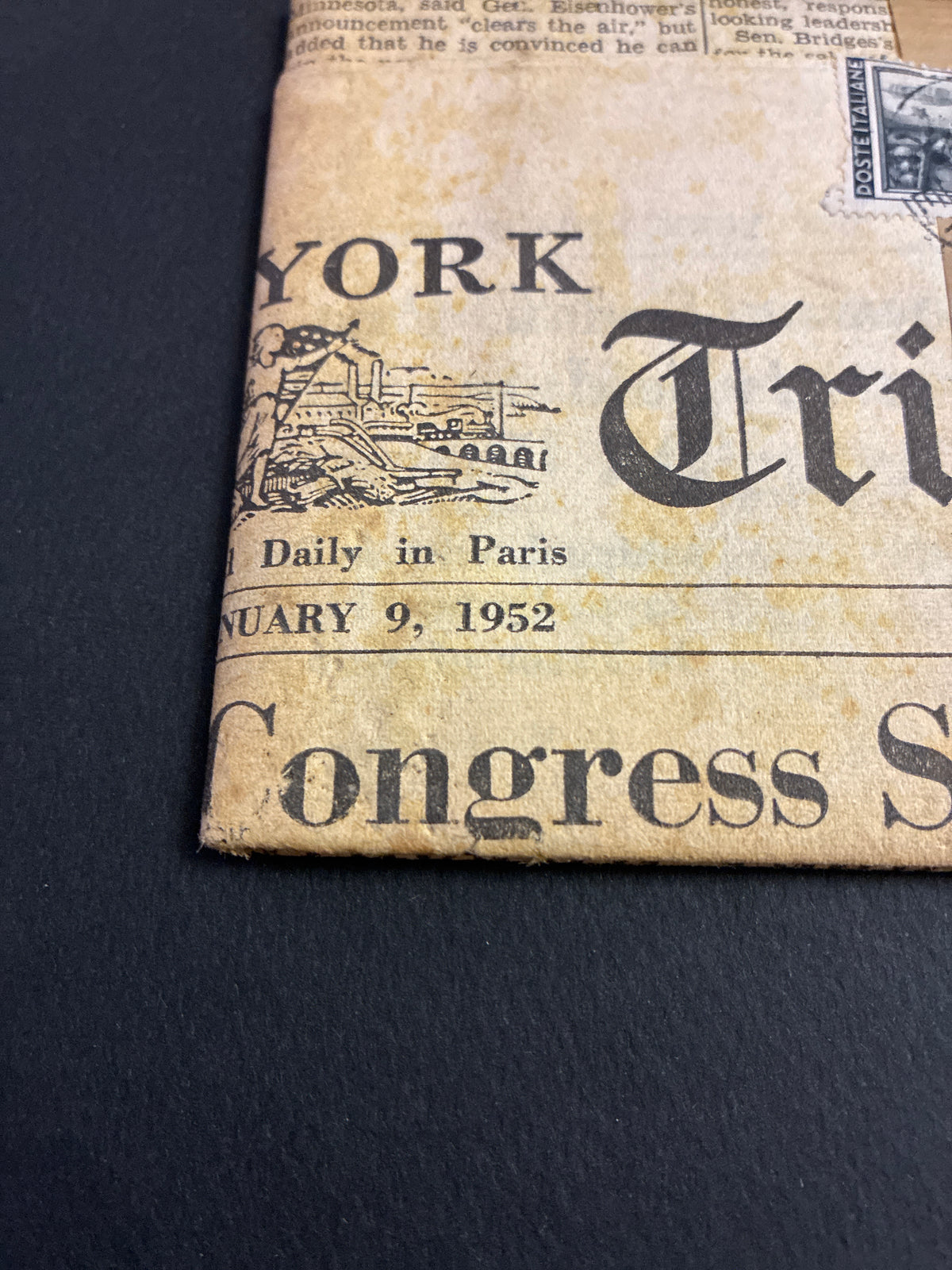 Fascetta postale del 1952 del New York Herald Tribune (Ediz. Europea) con eventi storici su Eisenhower e la Crisi Francese (Auriol) e francobollo "Italia al Lavoro" da 5 Lire