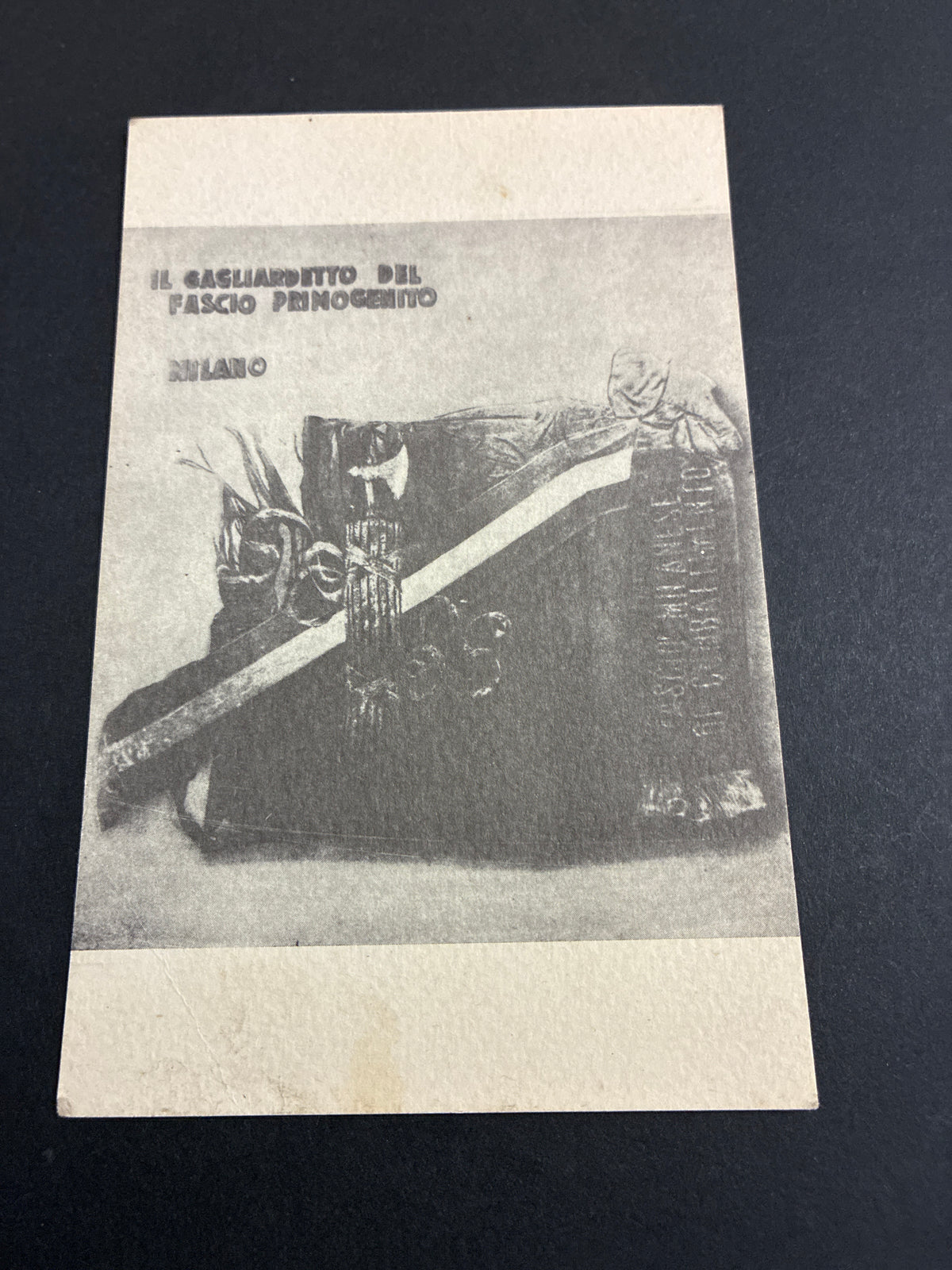 Cartolina Fascismo Il Gagliardetto del Fascio Primogenito Milano Nuova