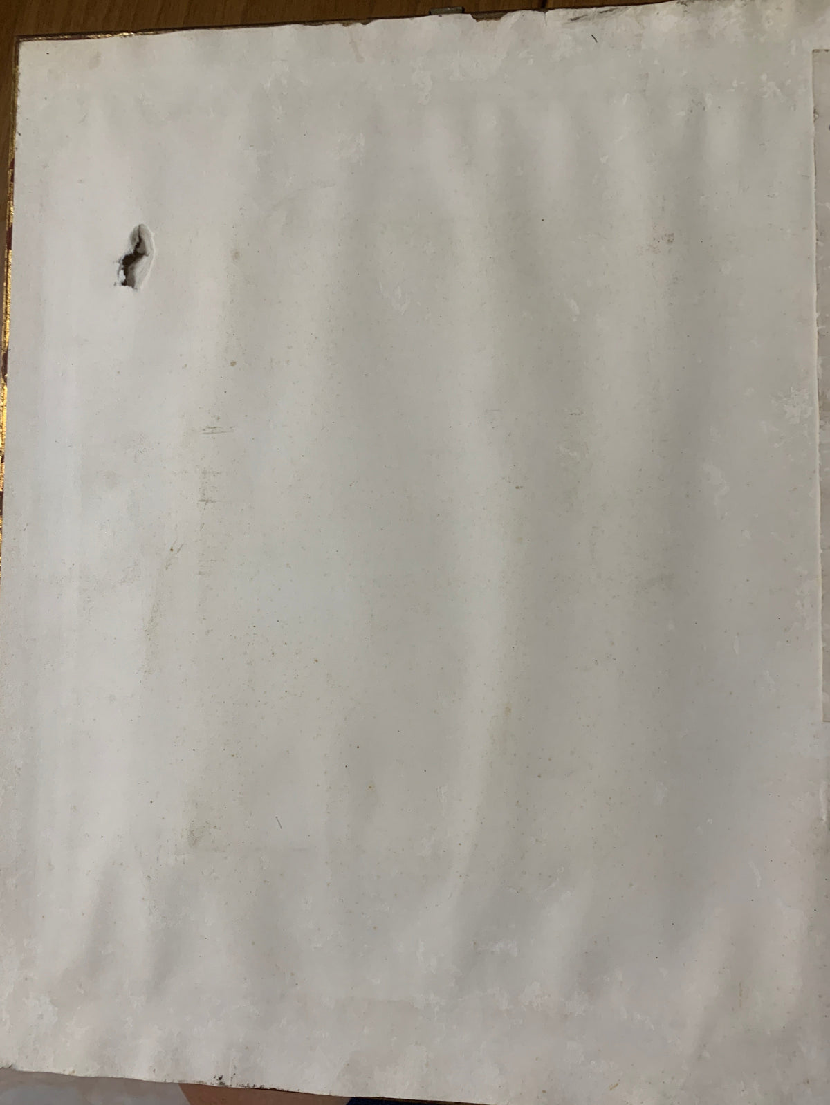 Dipinto a olio su tela "Scorcio paesaggistico attraverso arco in pietra" - Firmato "Frasca" (con cornice dorata)
