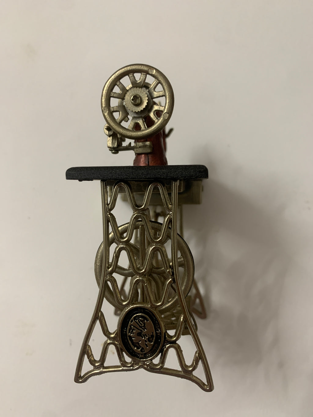 Raro Accendino Vintage da Tavolo a Forma di Macchina da Cucire d'Epoca