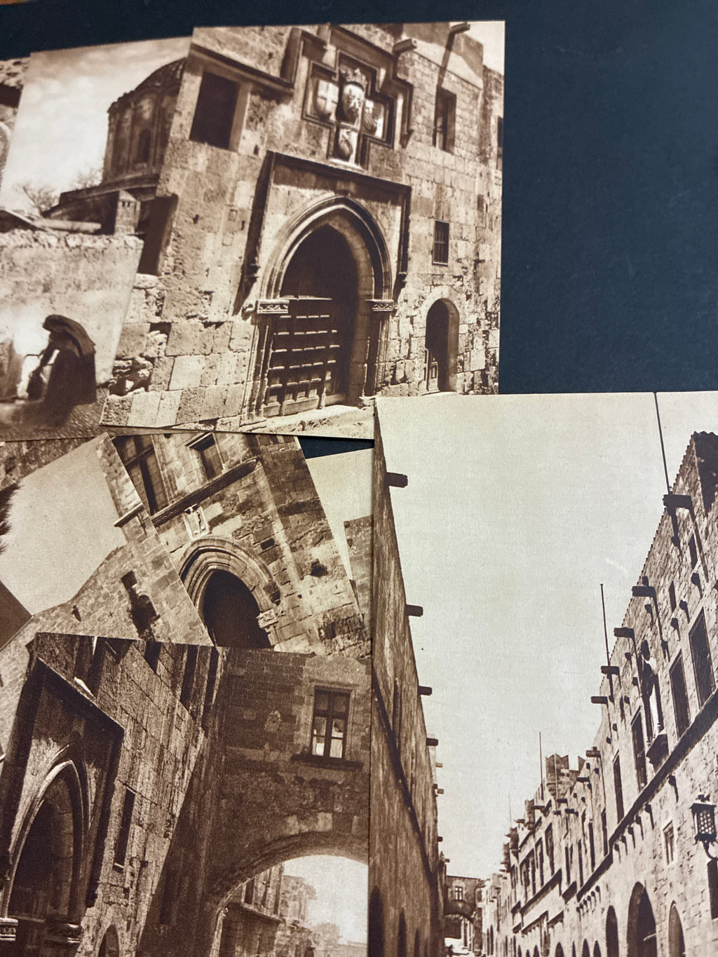 Raro Cofanetto di Cartoline Coloniali "Cartoline di Rodi - Serie Prima. Monumenti Cavallereschi di Architettura Civile", Epoca Possedimenti Italiani dell'Egeo
