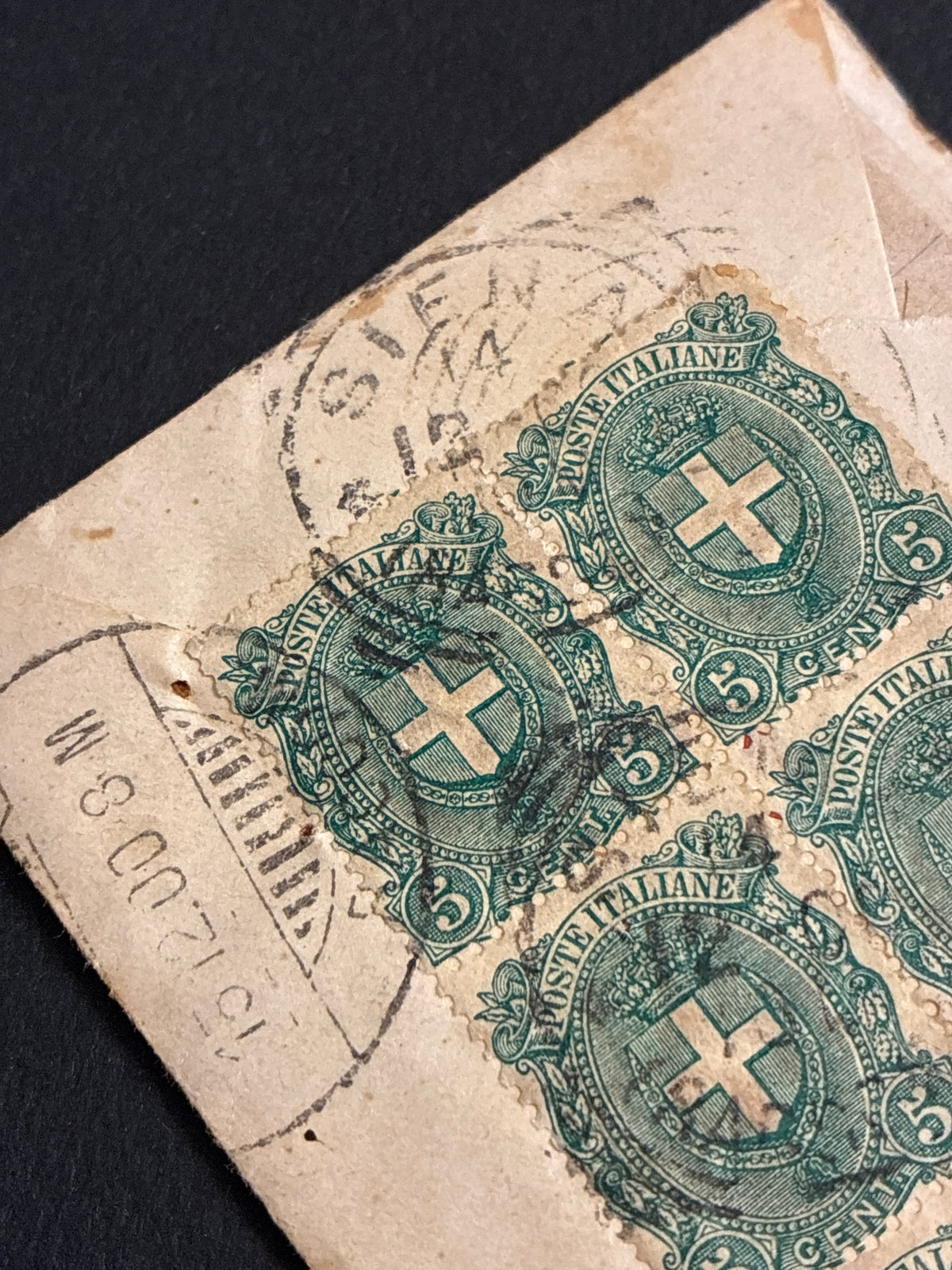 Busta 1907 da Siena a Livorno in tariffa raccomandata con affrancatura in blocco da nove del 5 centesimi