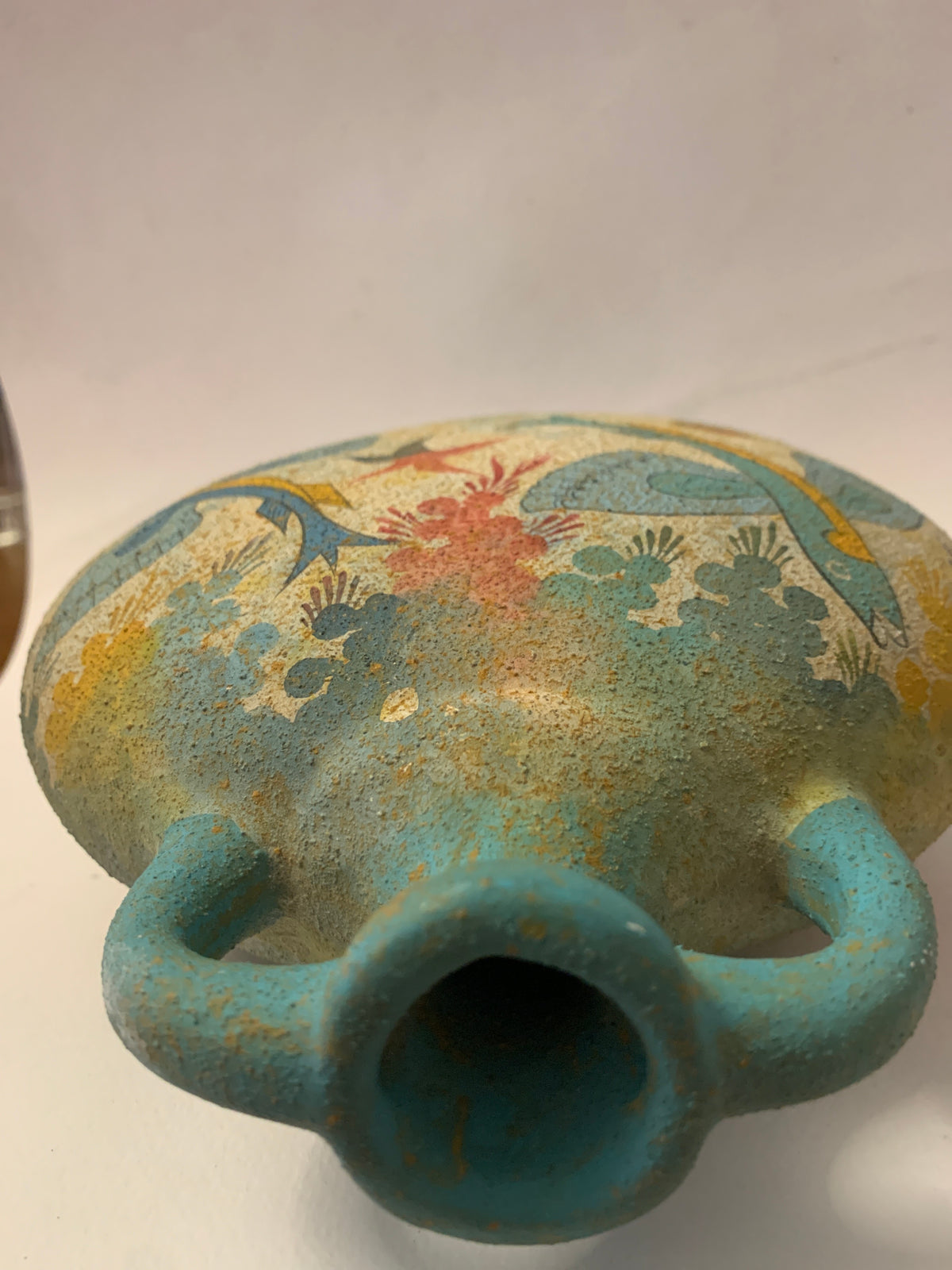 Fiasca in ceramica greca dipinta a mano "Museum Copy 1500 B.C." in stile minoico con pesci volanti.