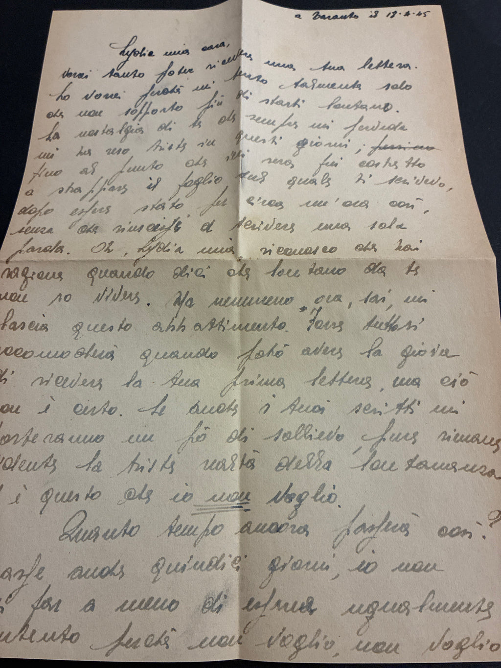 Luogotenenza: lettera ordinaria da Taranto a Roma del 19 aprile 1945 affrancata con un valore da 2 Lire rosso mattone della serie Imperiale con effigie dell'Italia Turrita e sottoposta a censura militare con timbro verificato 2500