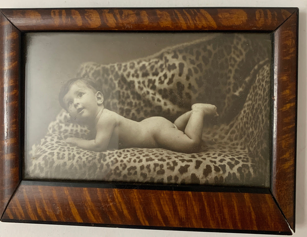 Cornice D'Epoca con Fotografia Antica in Bianco e Nero – Ritratto di Bambino