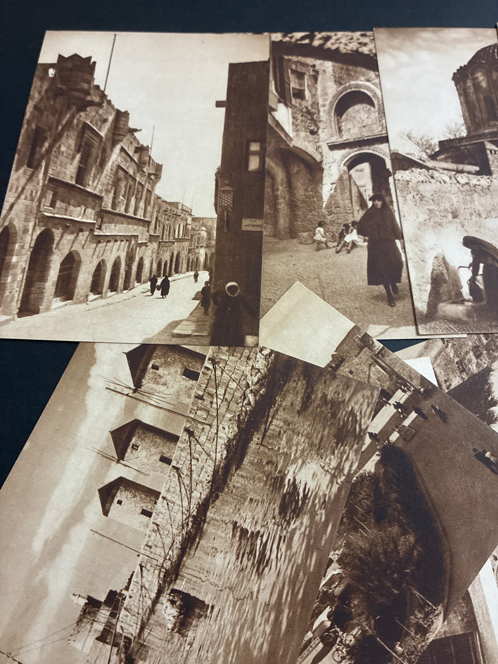 Raro Cofanetto di Cartoline Coloniali "Cartoline di Rodi - Serie Prima. Monumenti Cavallereschi di Architettura Civile", Epoca Possedimenti Italiani dell'Egeo