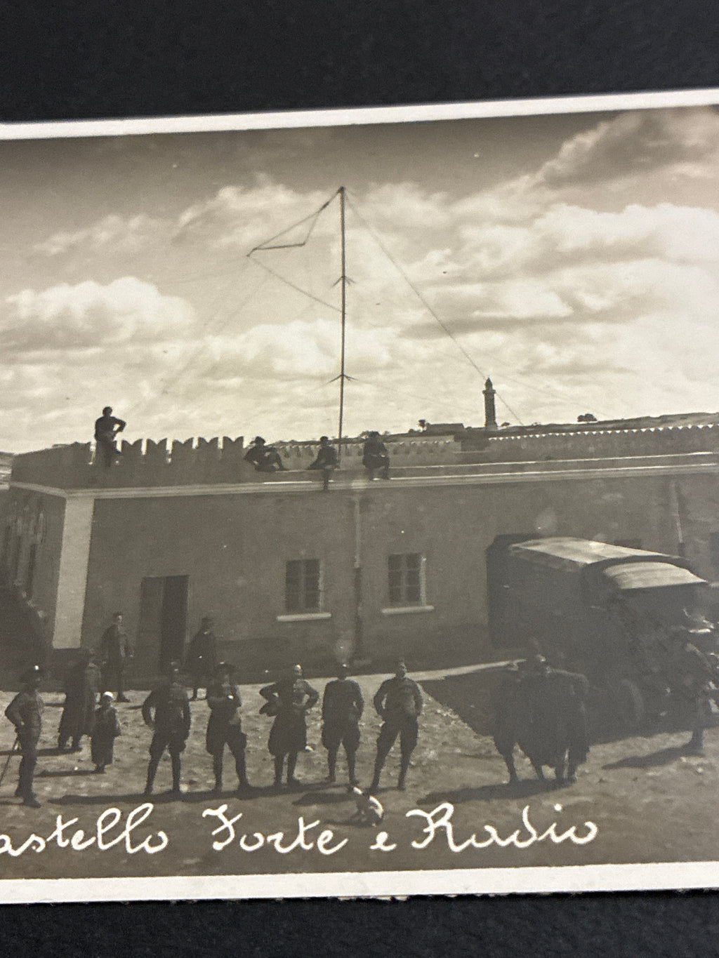 Foto Epoca Libia Garian Interno Del Castello Forte E Stazione Radio Con Soldati Autocarri E Timbri Ministero Colonie