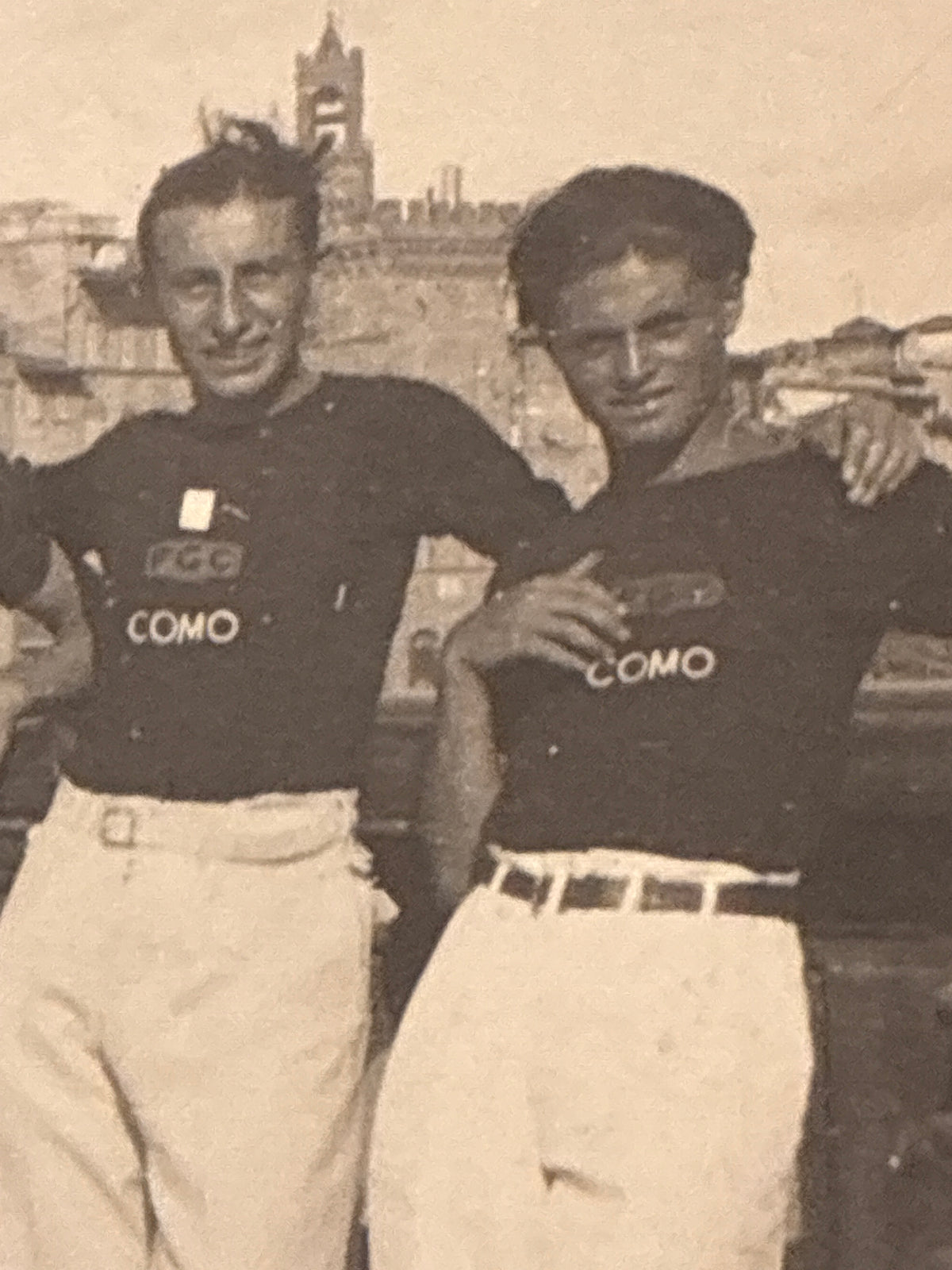 Foto Unica e Inedita Ventennio Fascista - Atleti della F.G.C. Como in Trasferta a Firenze sul Ponte sull'Arno