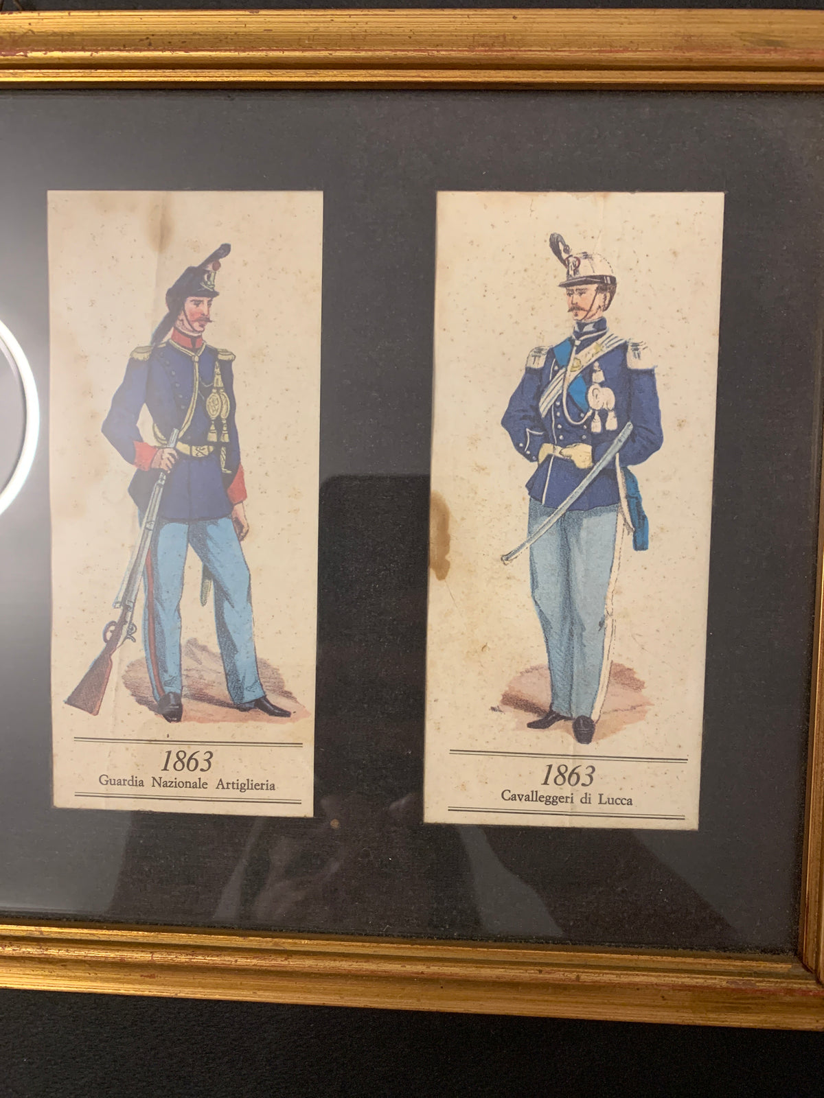Serie di 3 quadri con stampe di uniformi militari storiche (1725-1863)
