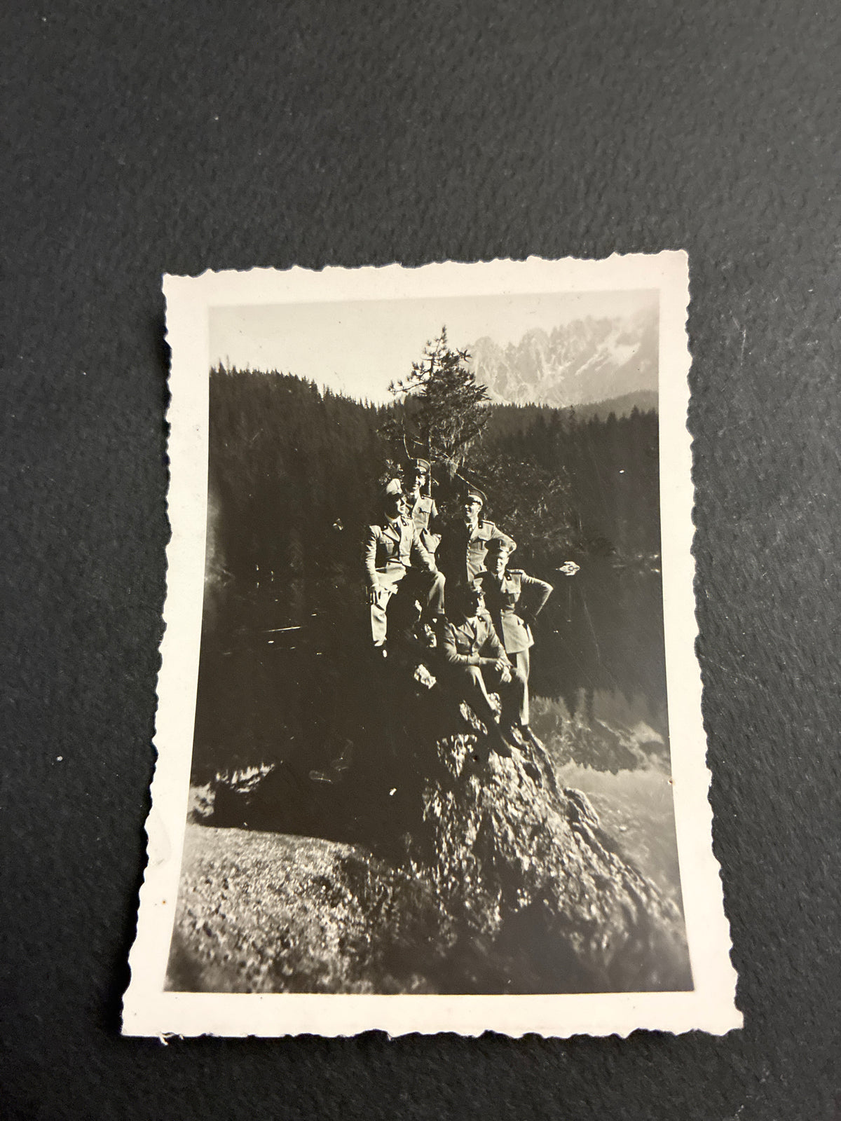FOTO MILITARE 1937 LAGO DI CAREZZA DOLOMITI UFFICIALI GUARDIA DI FINANZA CON CARLO DABALÀ