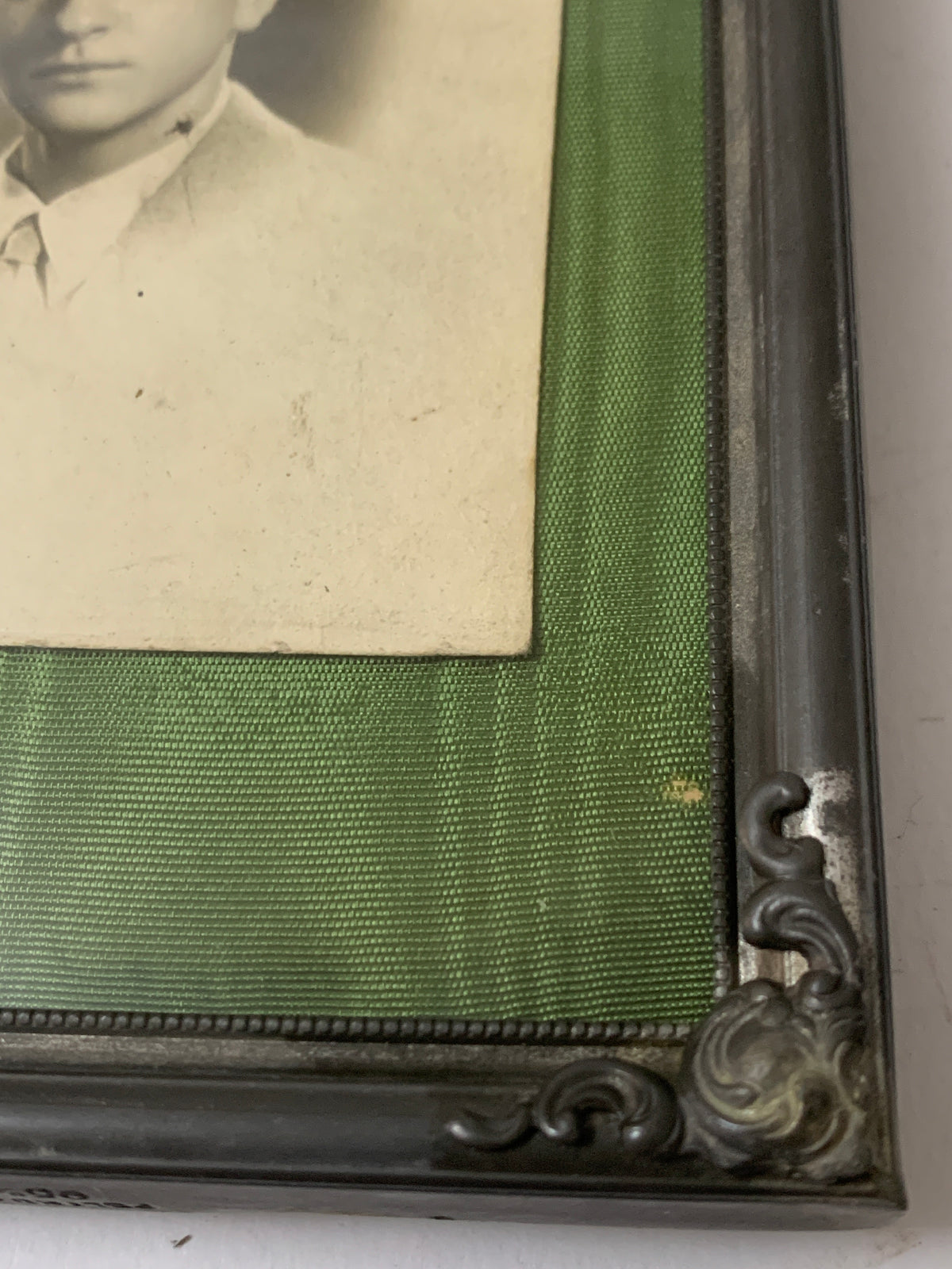 Cornice Vintage in Peltro 95% Lavorato - Portafoto da Tavolo con Passepartout Verde e Foto d'Epoca