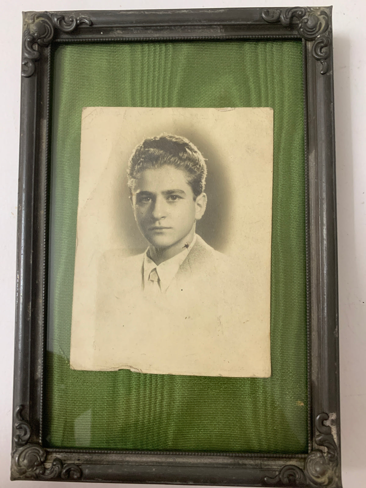Cornice Vintage in Peltro 95% Lavorato - Portafoto da Tavolo con Passepartout Verde e Foto d'Epoca