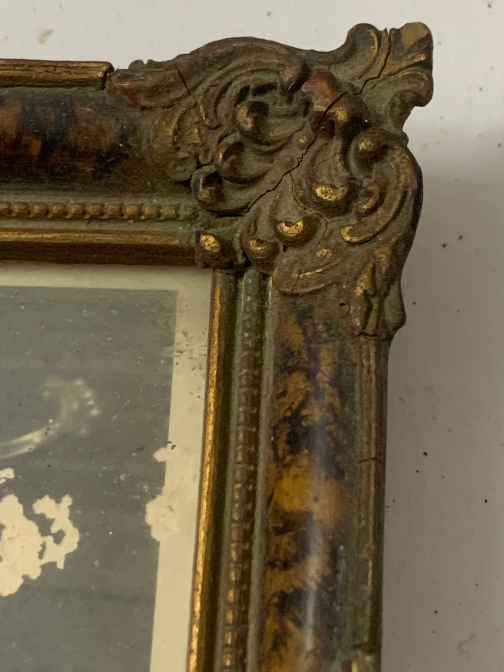Cornice Antica dell'800 in Legno Dorato e Finto Guscio di Tartaruga