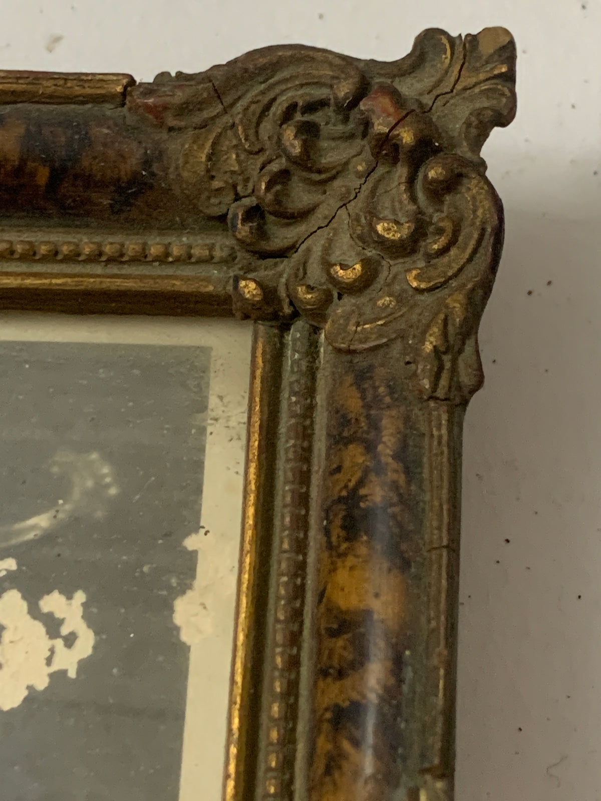 Cornice Antica dell'800 in Legno Dorato e Finto Guscio di Tartaruga