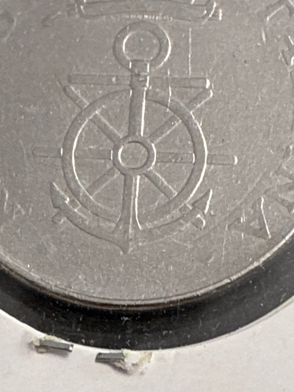 100 lire del 1981 Accademia di Livorno errore di conio senza firma incisore e rombi al dritto