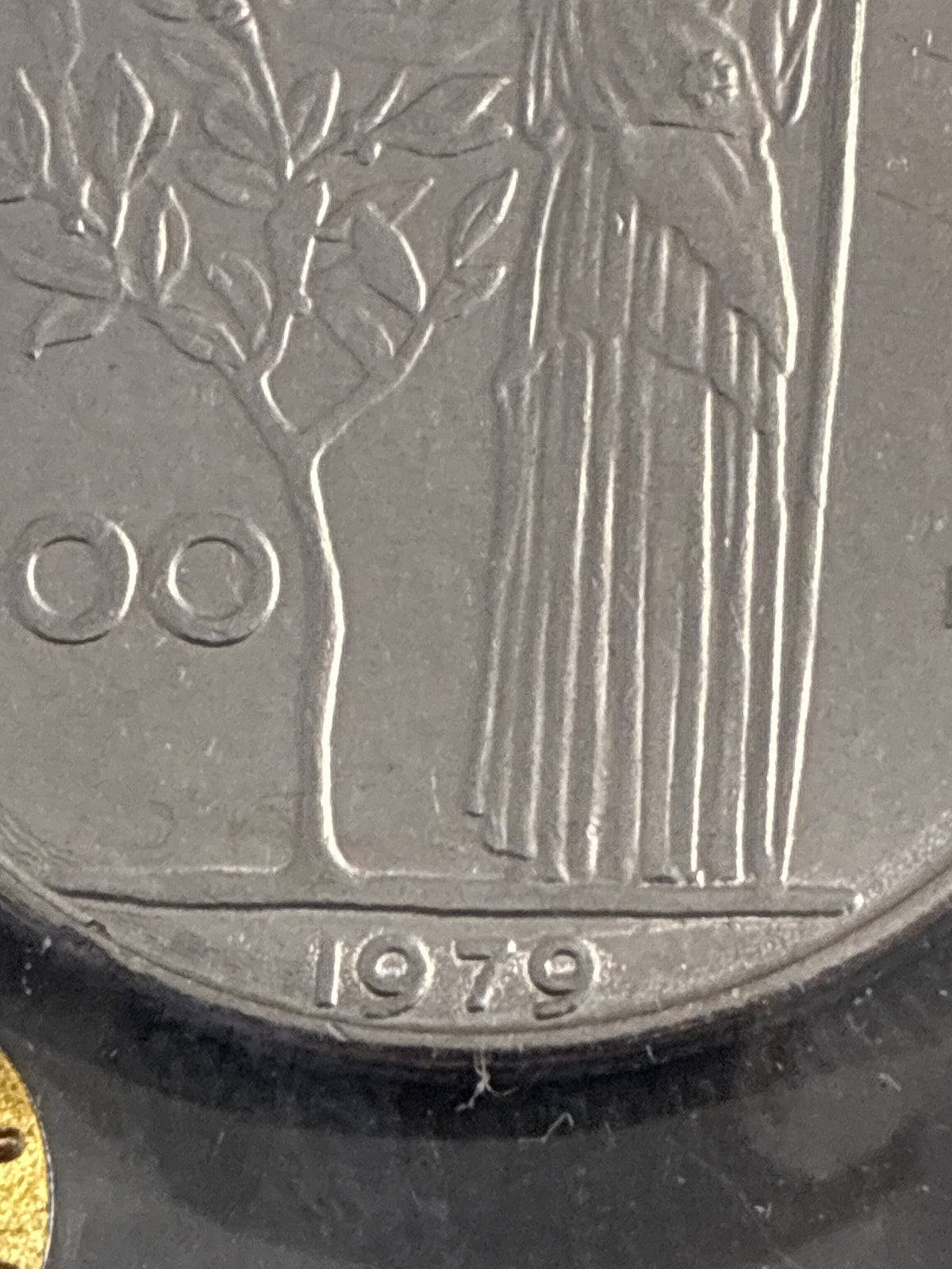 100 Lire 1979 Minerva con Riga di Metallo in Rilievo Verticale Periziata SPL