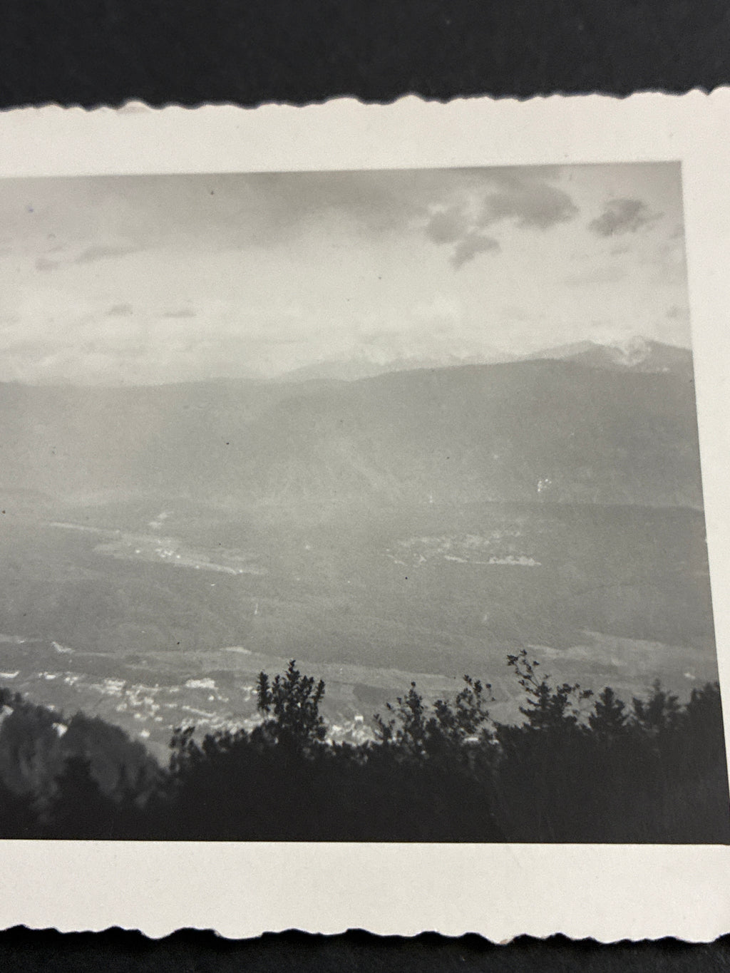 Veduta panoramica del Passo della Mendola da una postazione del Regio Esercito