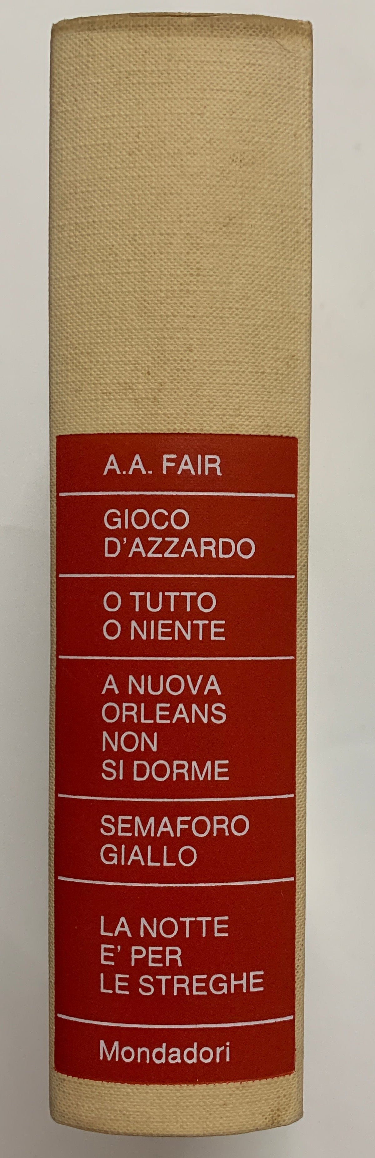 Libro Giallo Vintage A.A. Fair - Investigatori Privati (Mondadori Omnibus Gialli 1971)