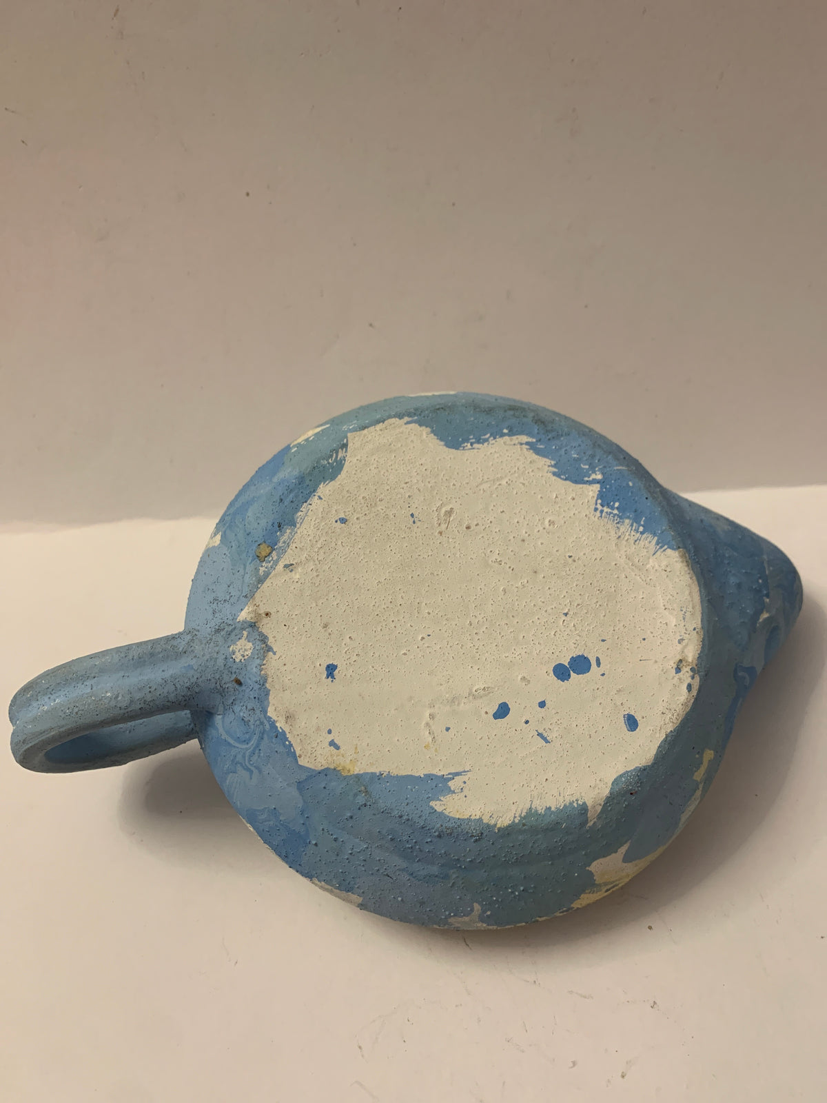 Lucerna decorativa in ceramica artigianale dipinta a mano con delfino e motivi marini.