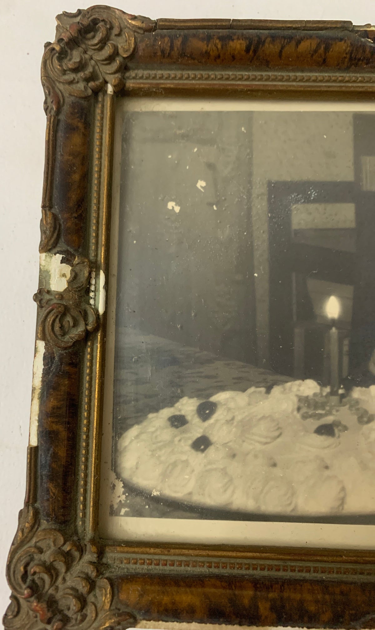 Cornice Antica dell'800 in Legno Dorato e Finto Guscio di Tartaruga