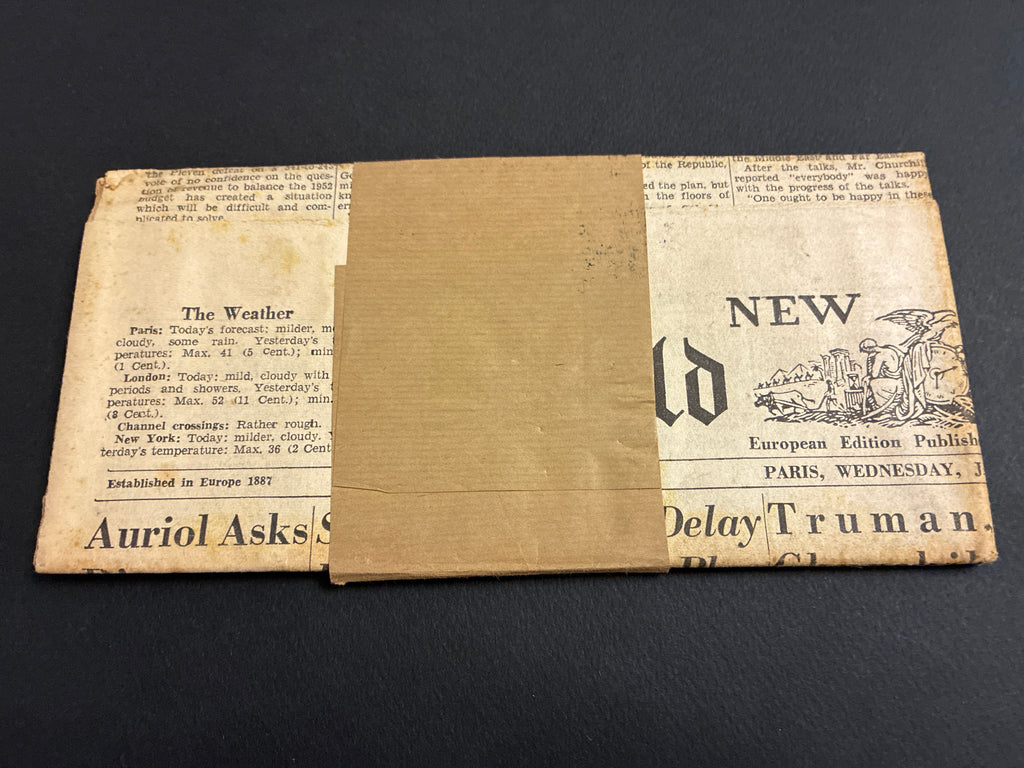 Fascetta postale del 1952 del New York Herald Tribune (Ediz. Europea) con eventi storici su Eisenhower e la Crisi Francese (Auriol) e francobollo "Italia al Lavoro" da 5 Lire