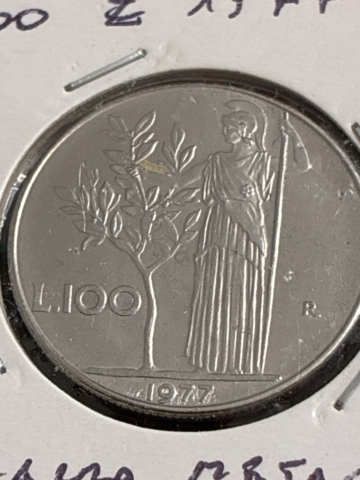 100 Lire 1977 Repubblica Italiana Minerva variante con errore di conio per esubero o mancanza di metallo tra i numeri della data