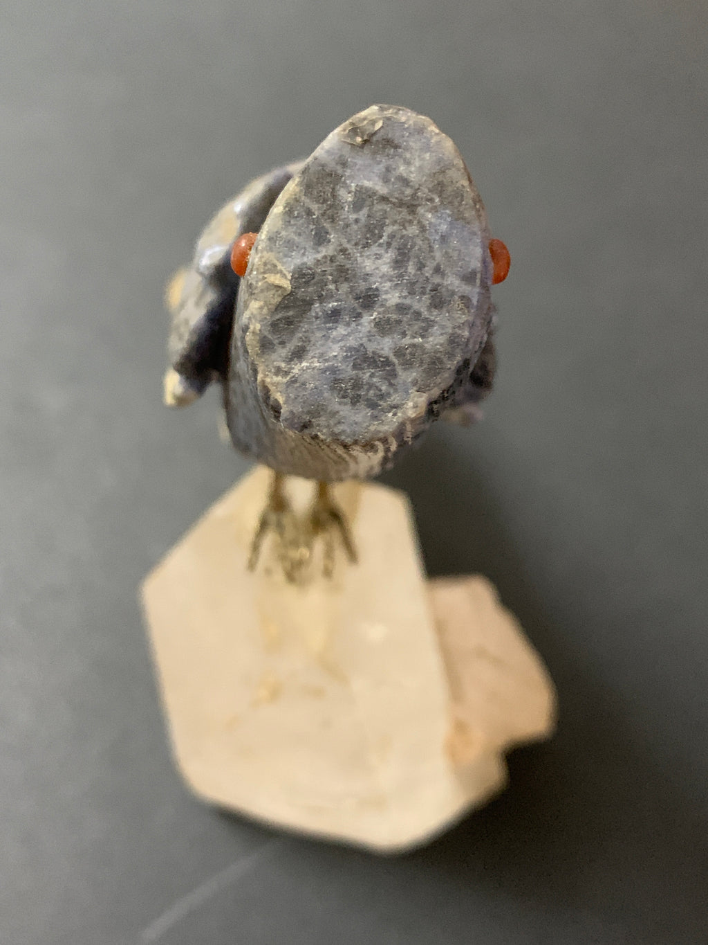 Scultura Uccello in Pietra Dura (Sodalite/Quarzo) su Base di Cristallo di Quarzo Naturale - Vintage