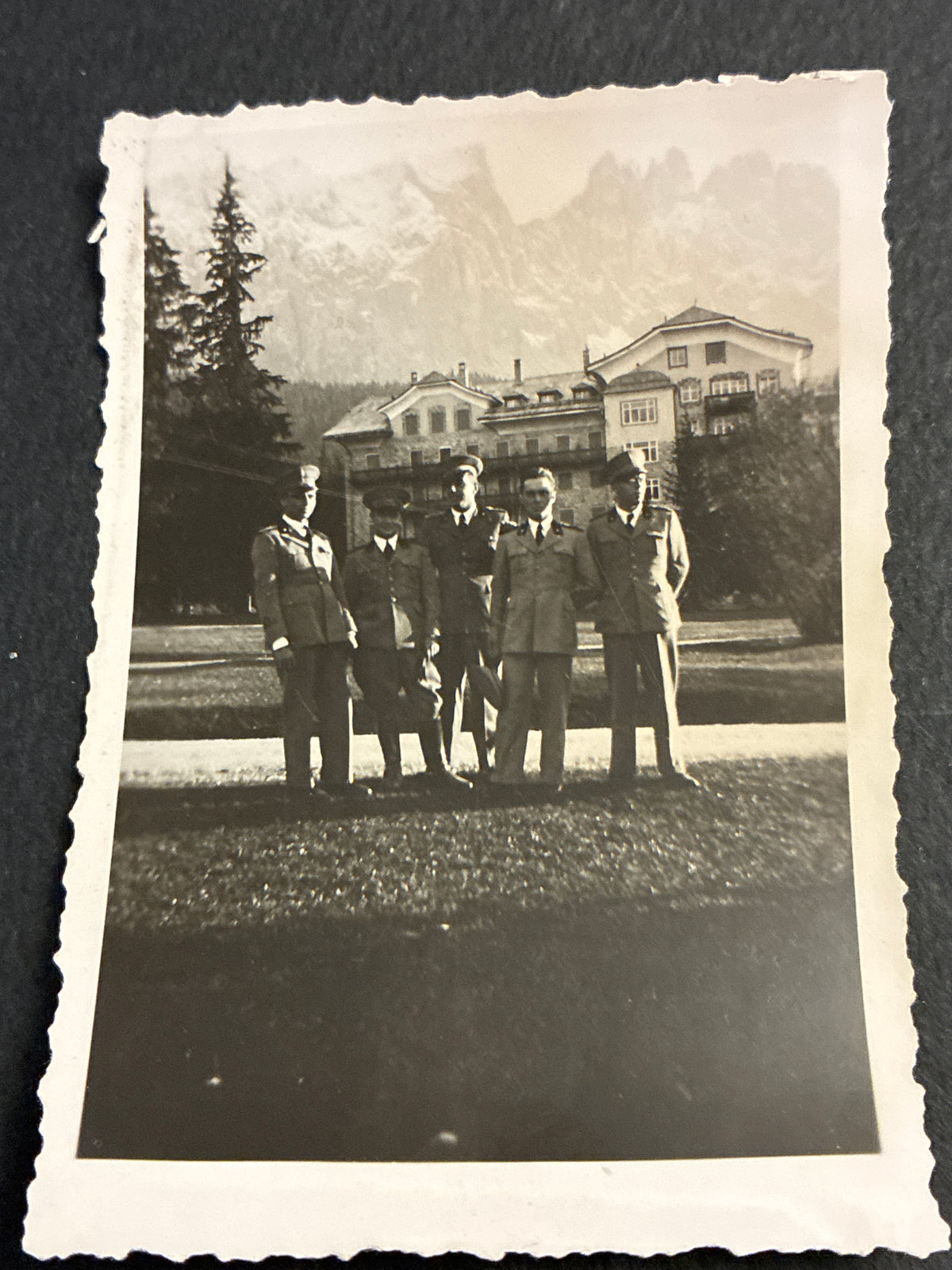 FOTO MILITARE 1937 HOTEL CAREZZA DOLOMITI UFFICIALI GUARDIA DI FINANZA CON CARLO DABALÀ