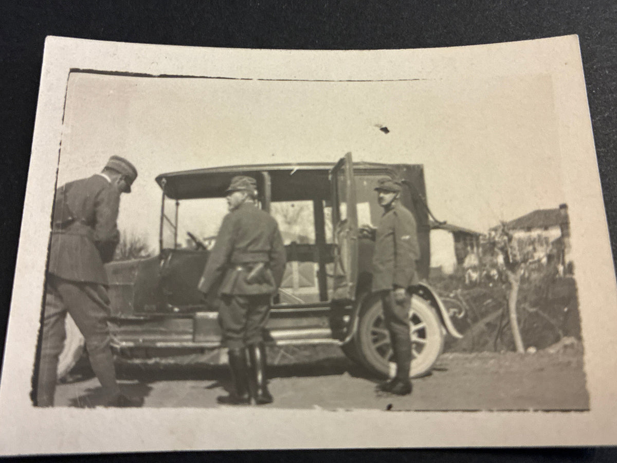 Foto Unica e Inedita WW1 - Il Re Vittorio Emanuele III e lo Stato Maggiore del Regio Esercito con Auto d'Epoca al Fronte
