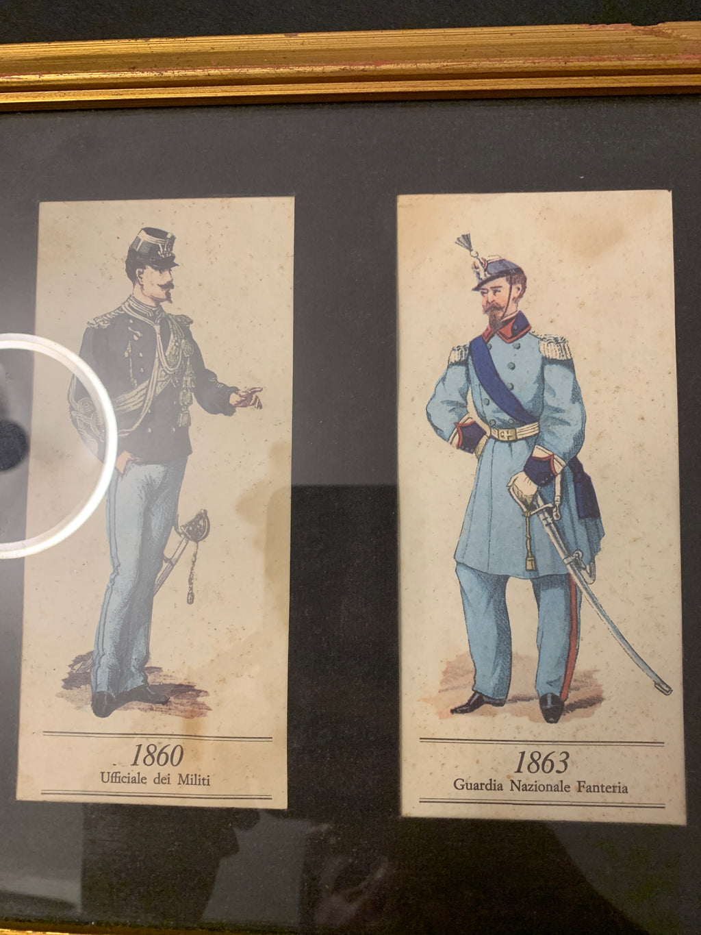 Serie di 3 quadri con stampe di uniformi militari storiche (1725-1863)