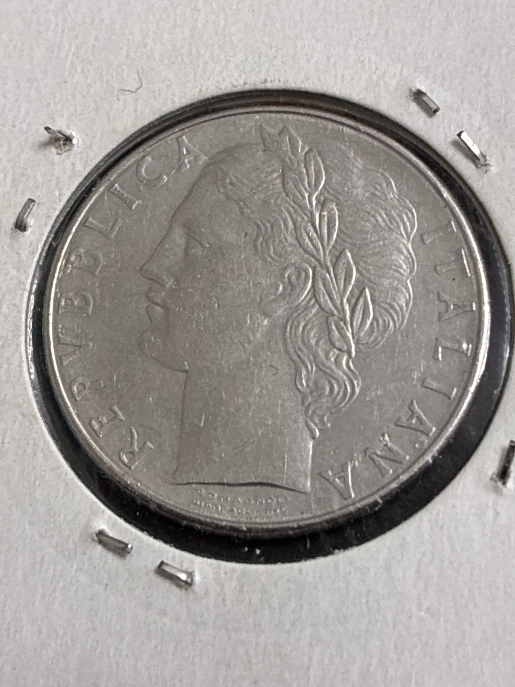 100 lire 1977 Errore di Conio per Frattura del Metallo in tra la Base dell'Albero e il Terreno al Rovescio