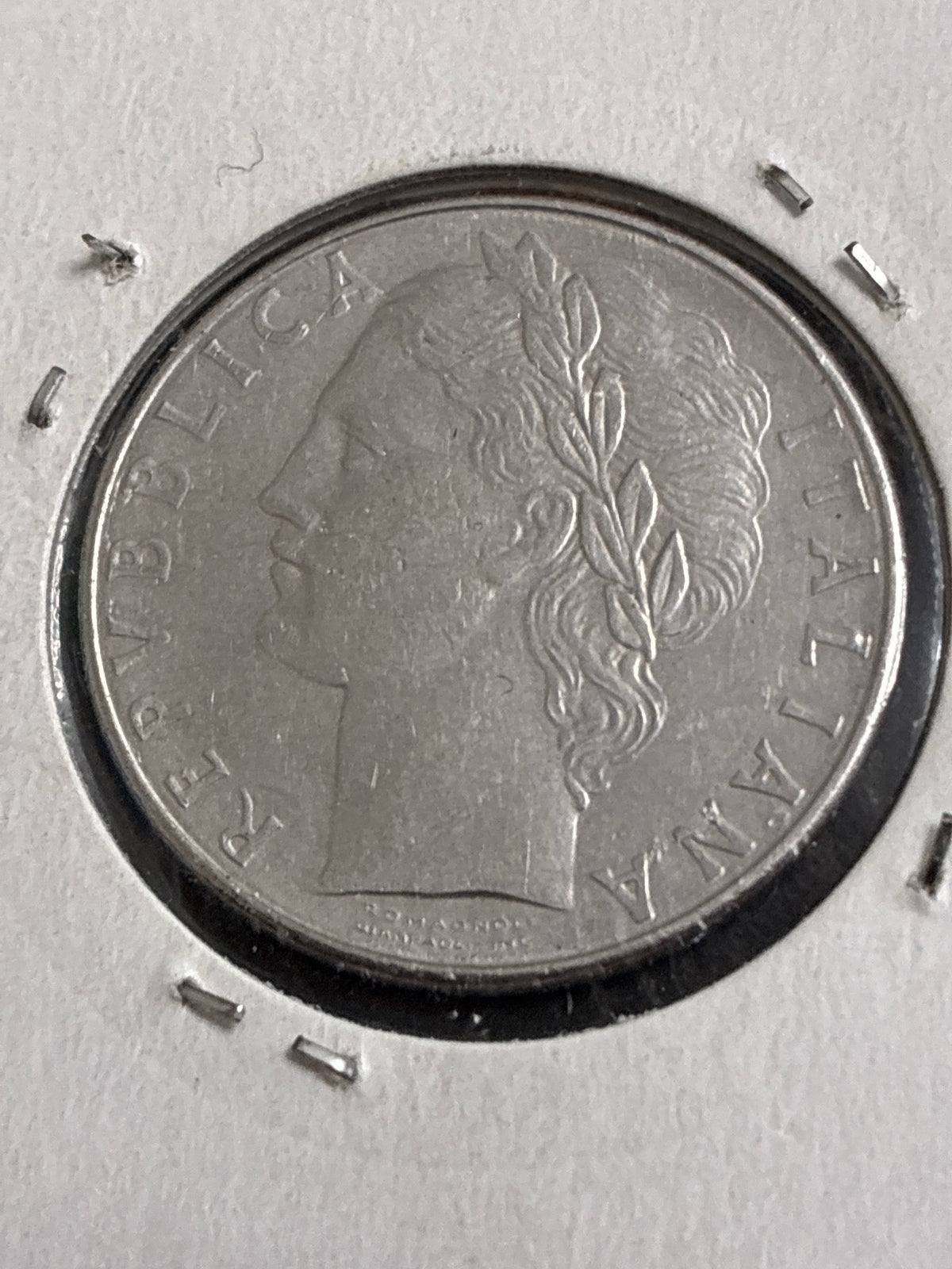 100 lire 1977 Errore di Conio per Frattura del Metallo in tra la Base dell'Albero e il Terreno al Rovescio