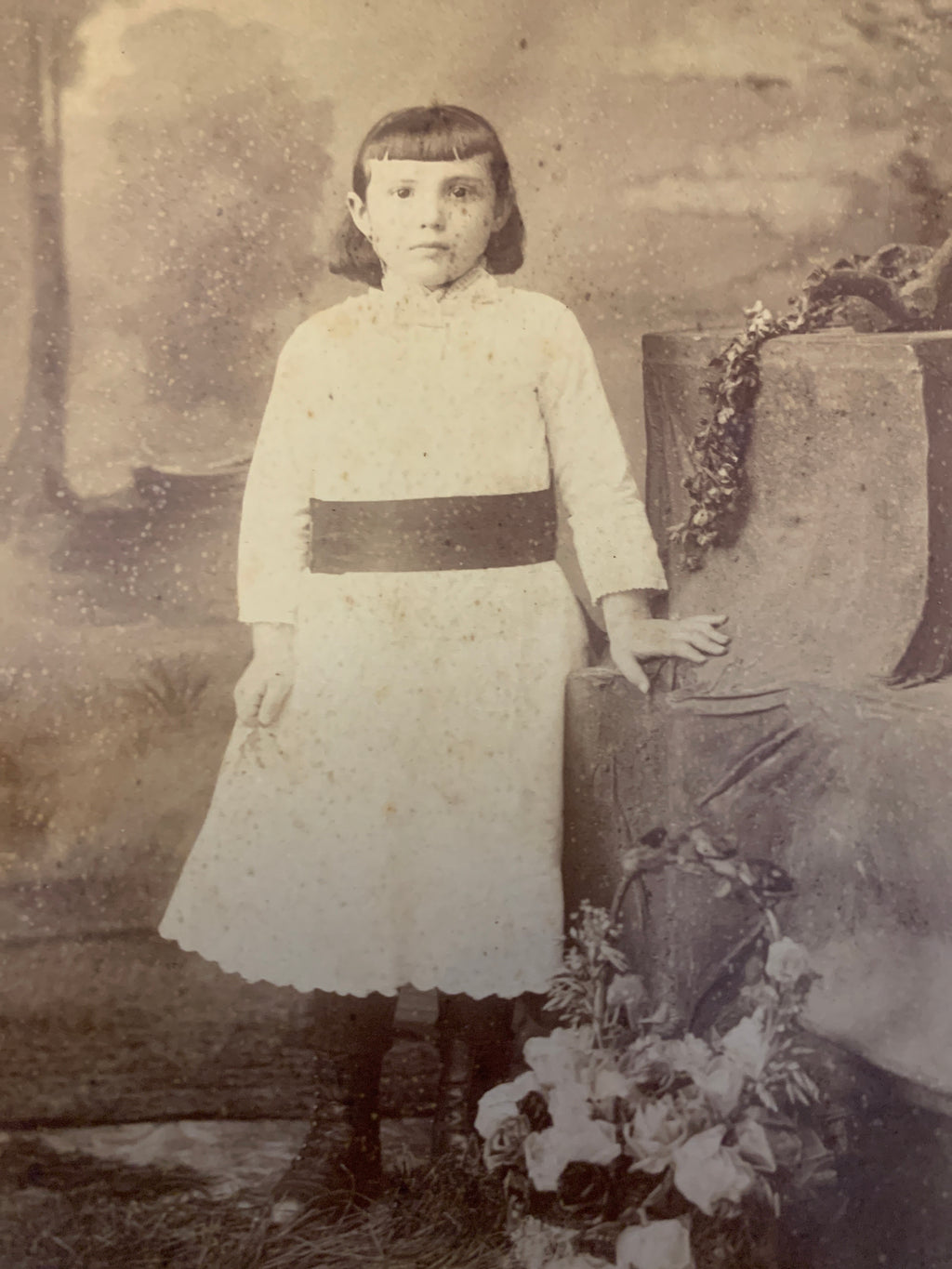 Antica Fotografia Cabinet Card Bambina Studio H. Mahler New York D'Epoca