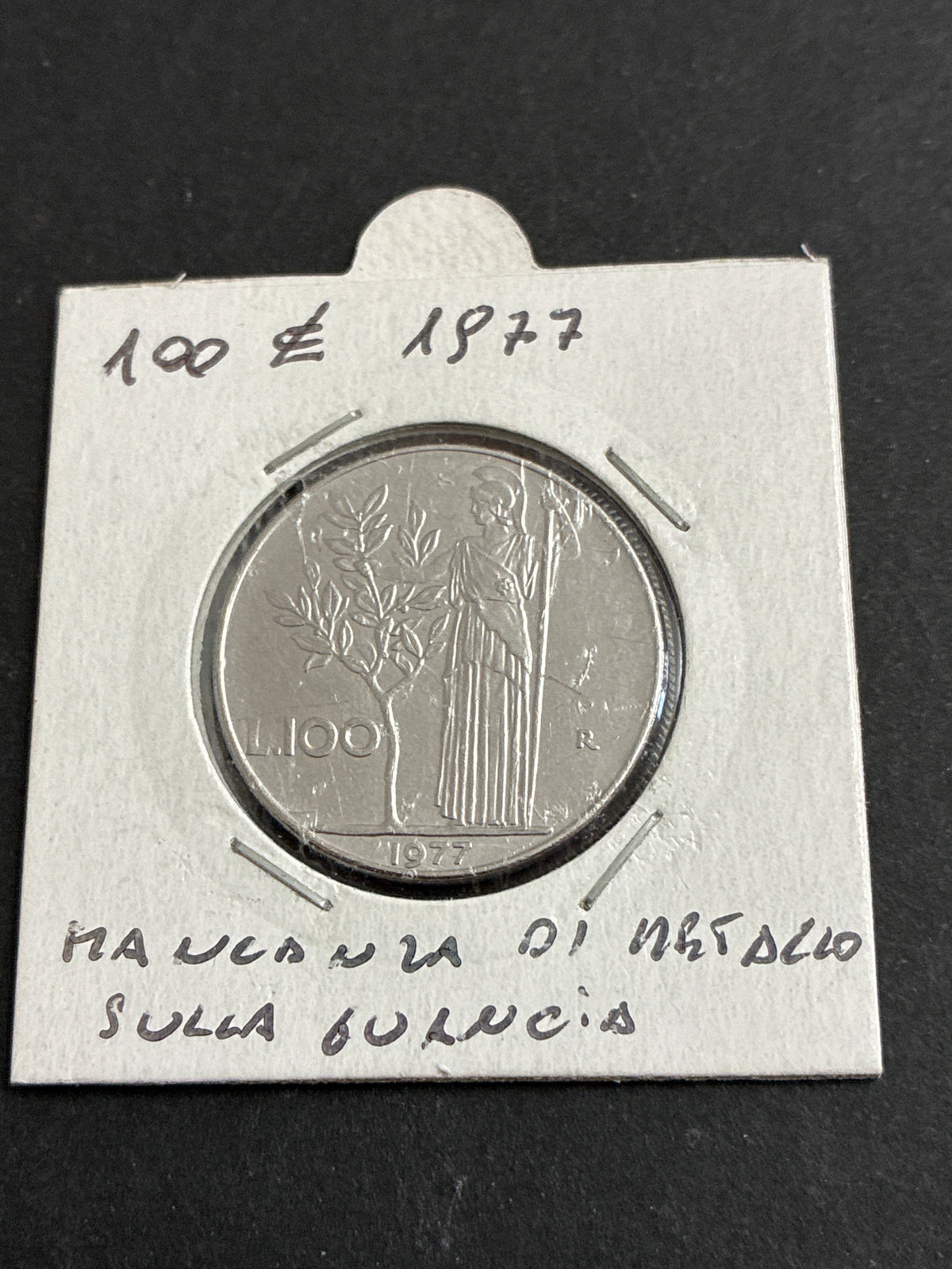 100 lire 1977 Errore di Conio per Mancanza di Metallo sulla Guancia al Dritto