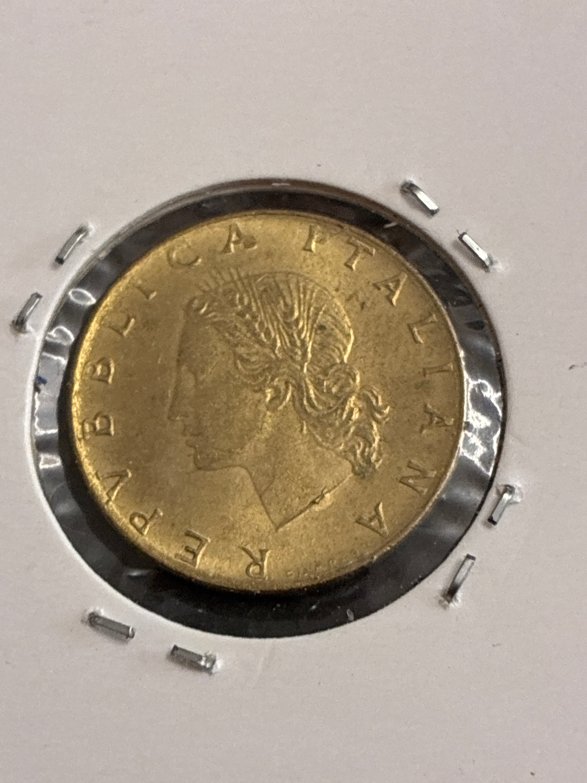 20 Lire 1980 Repubblica Italiana Ramo di Quercia variante con errore di conio eccedenza di metallo e mezzaluna sotto il collo al dritto