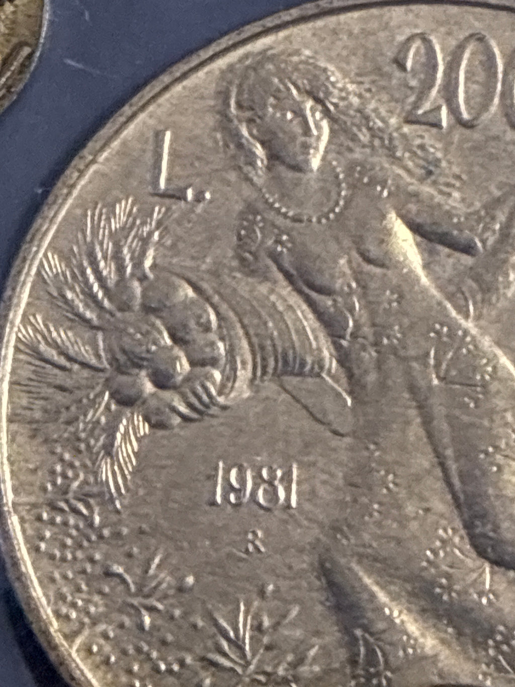 200 Lire Villa Lubin dell'81 Periziata con Errore di Conio Eccesso di Metallo
