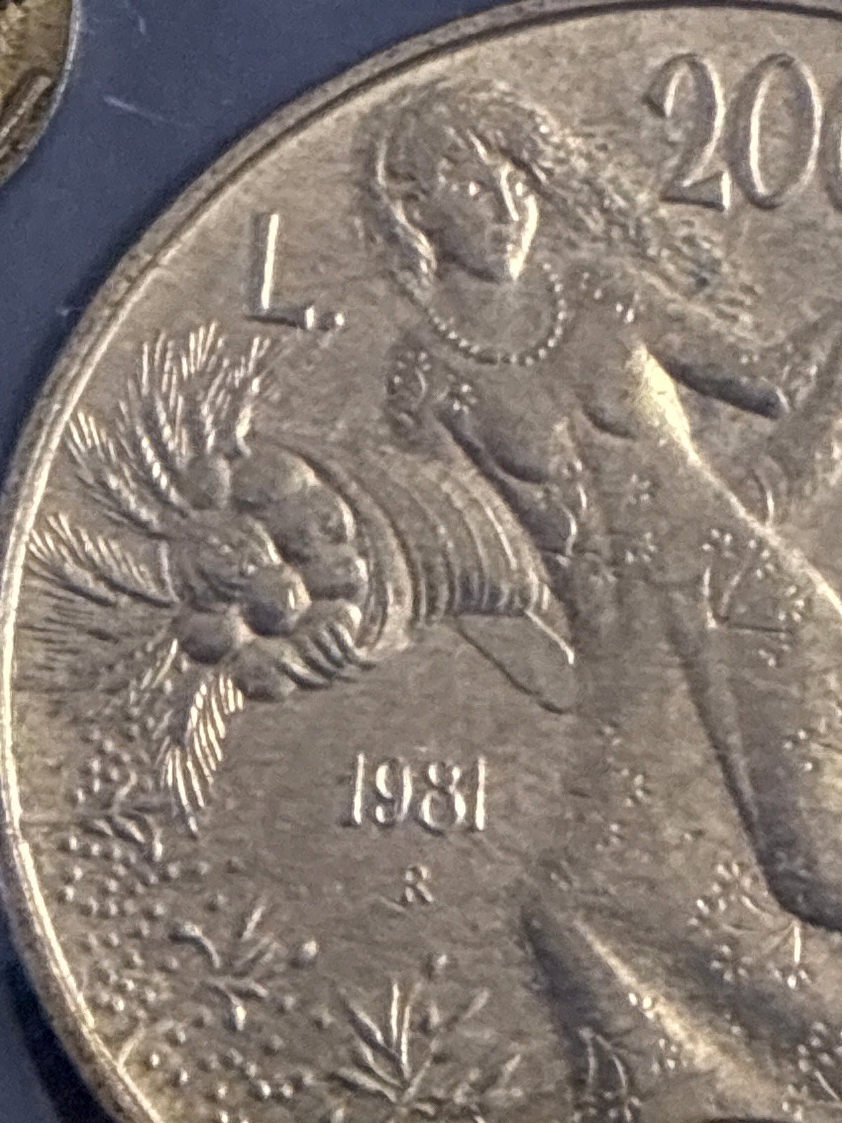 200 Lire Villa Lubin dell'81 Periziata con Errore di Conio Eccesso di Metallo