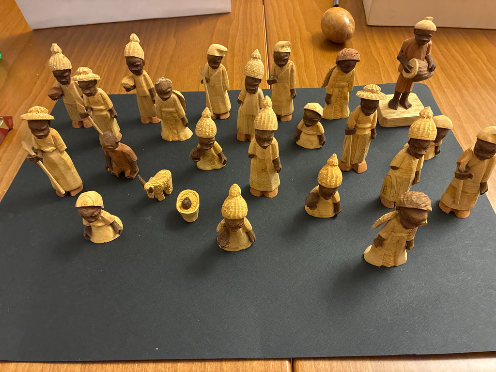Presepe etnico africano ( lotto) in legno di balsa e fibre naturali intagliato e dipinto a mano
