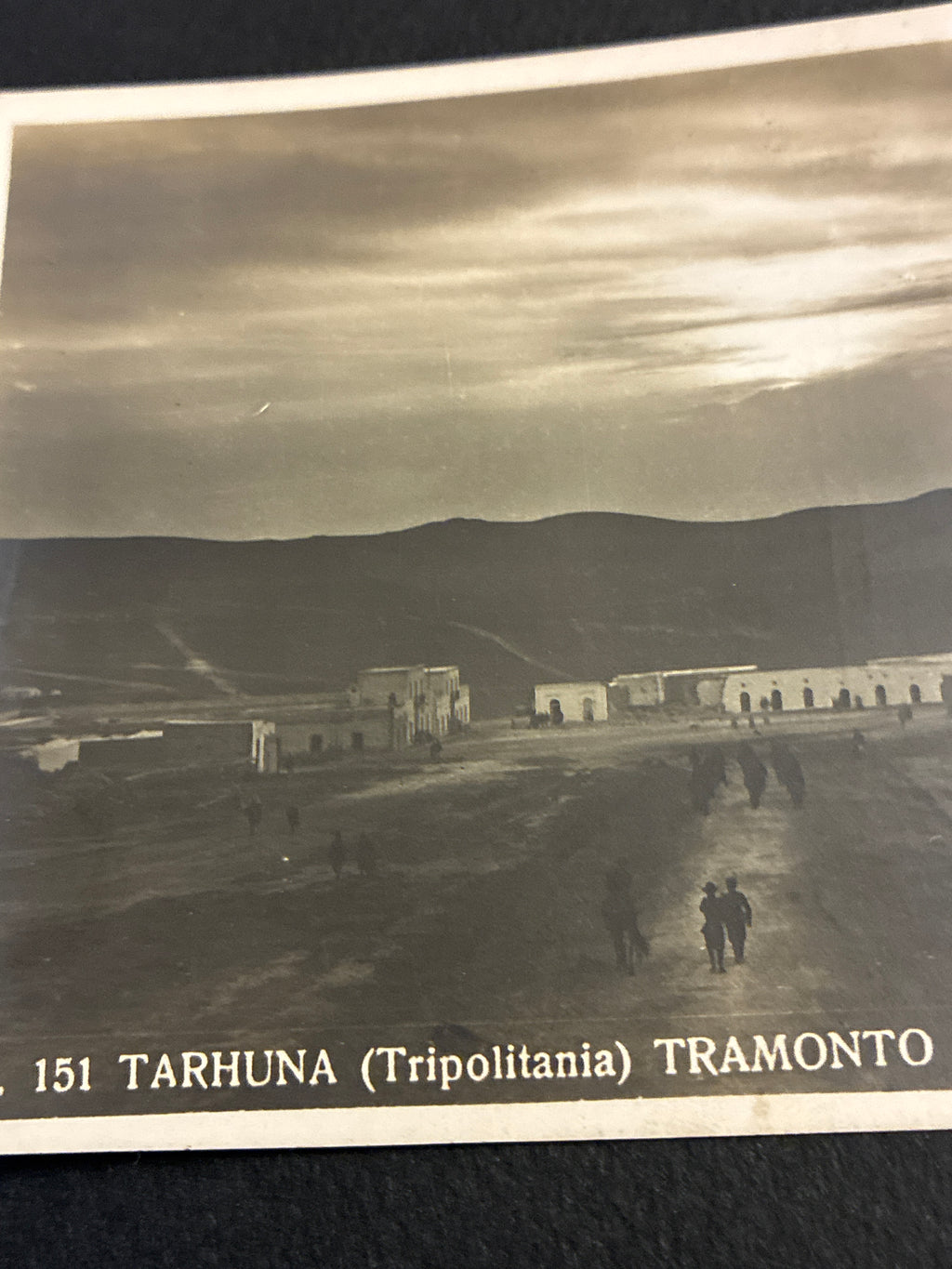 Cartolina Coloniale Libia Tarhuna (Tripolitania) - Veduta del Paese al Tramonto - Foto G. Pucci Ed. A. Traldi Milano Non Viaggiata
