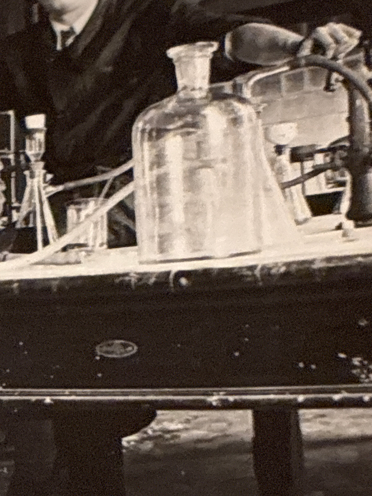 FOTO EPOCA 1936 LABORATORIO DI CHIMICA ORGANICA CON CARLO DABALÀ IN UNIVERSITÀ