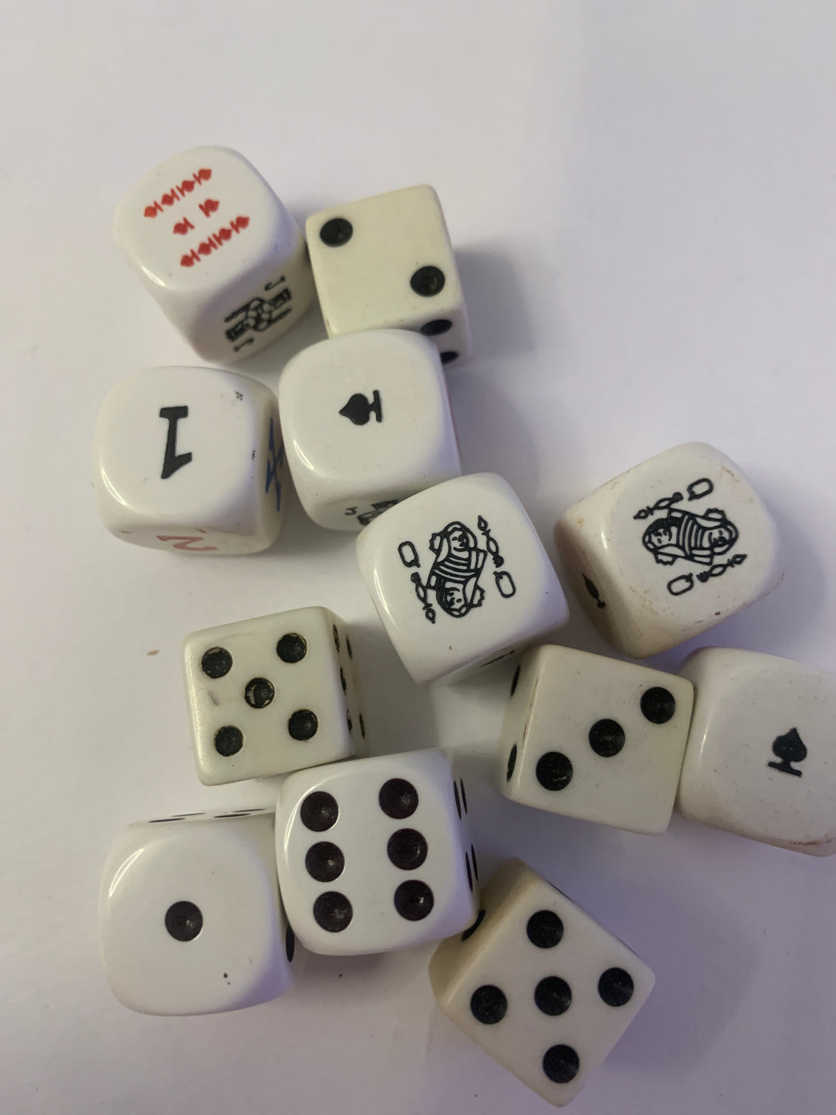 Lotto di dadi vintage da gioco numerati e Poker Dice