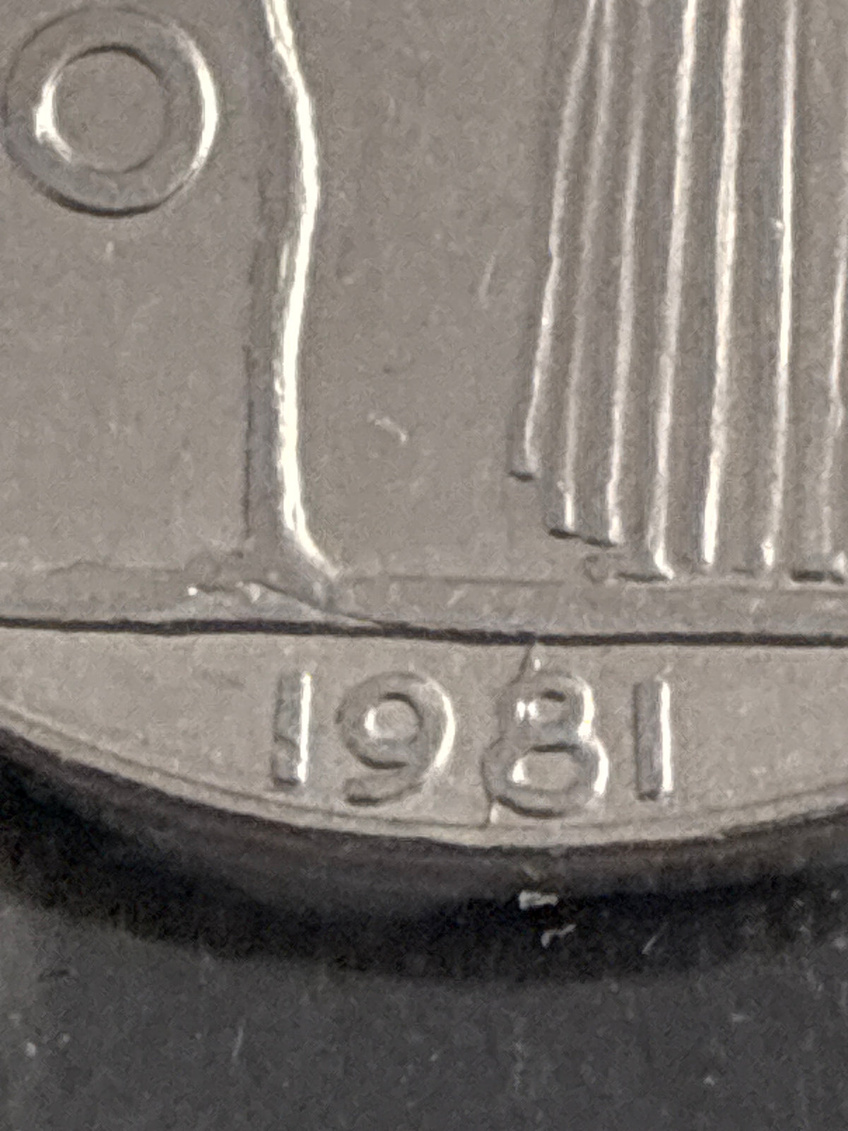 Moneta periziata da 100 Lire 1981 Minerva - Variante con errori di conio "Riga di metallo in rilievo verticale e orizzontale" - Grado SPL / NC