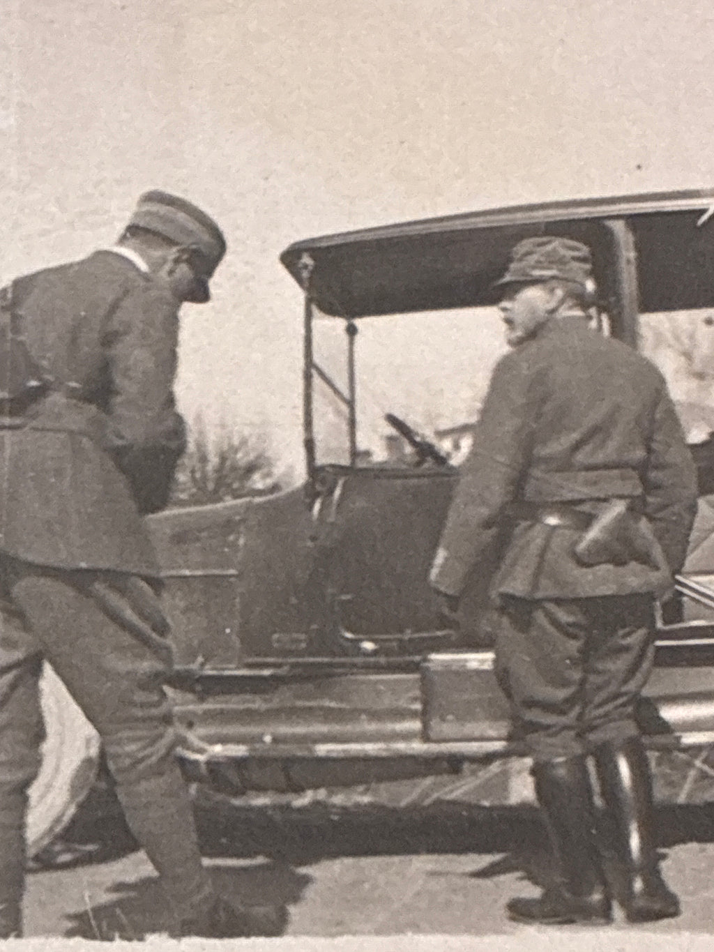 Foto Unica e Inedita WW1 - Il Re Vittorio Emanuele III e lo Stato Maggiore del Regio Esercito con Auto d'Epoca al Fronte