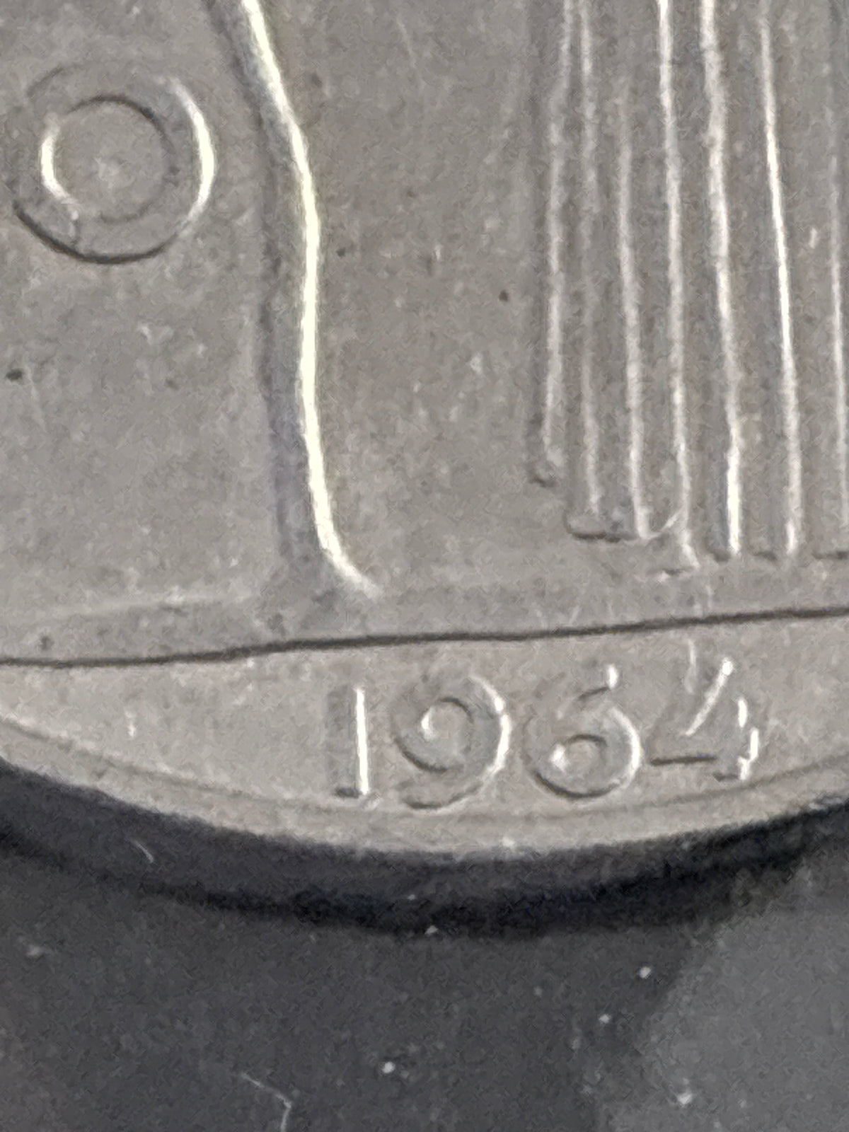 Moneta periziata da 100 Lire 1964 Minerva - Variante con errori di conio "Riga di metallo in rilievo obliqua" e difetti sulla data - Grado BB / NC