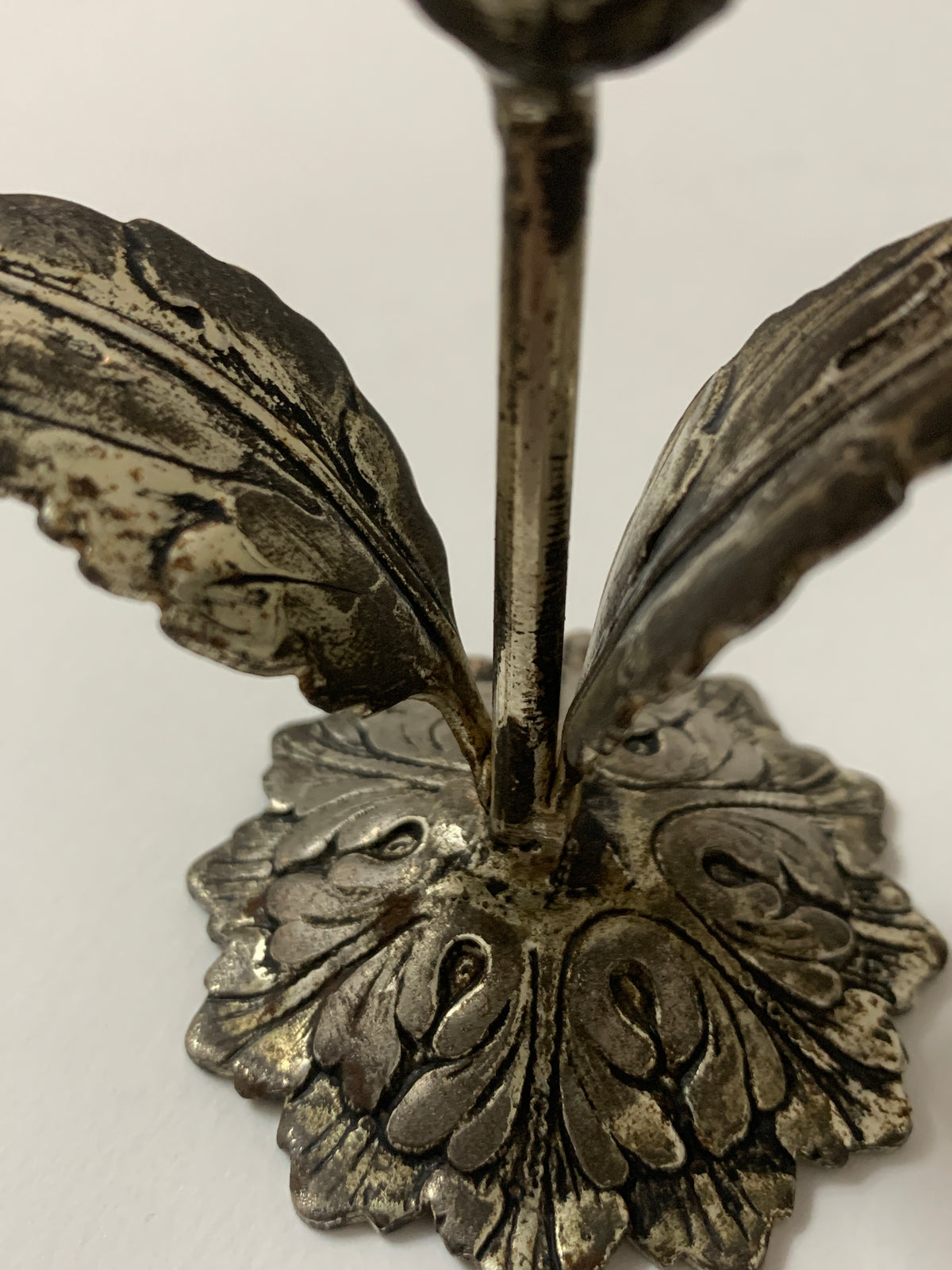 Portacandela Vintage in Metallo Argentato a Forma di Fiore con Foglie
