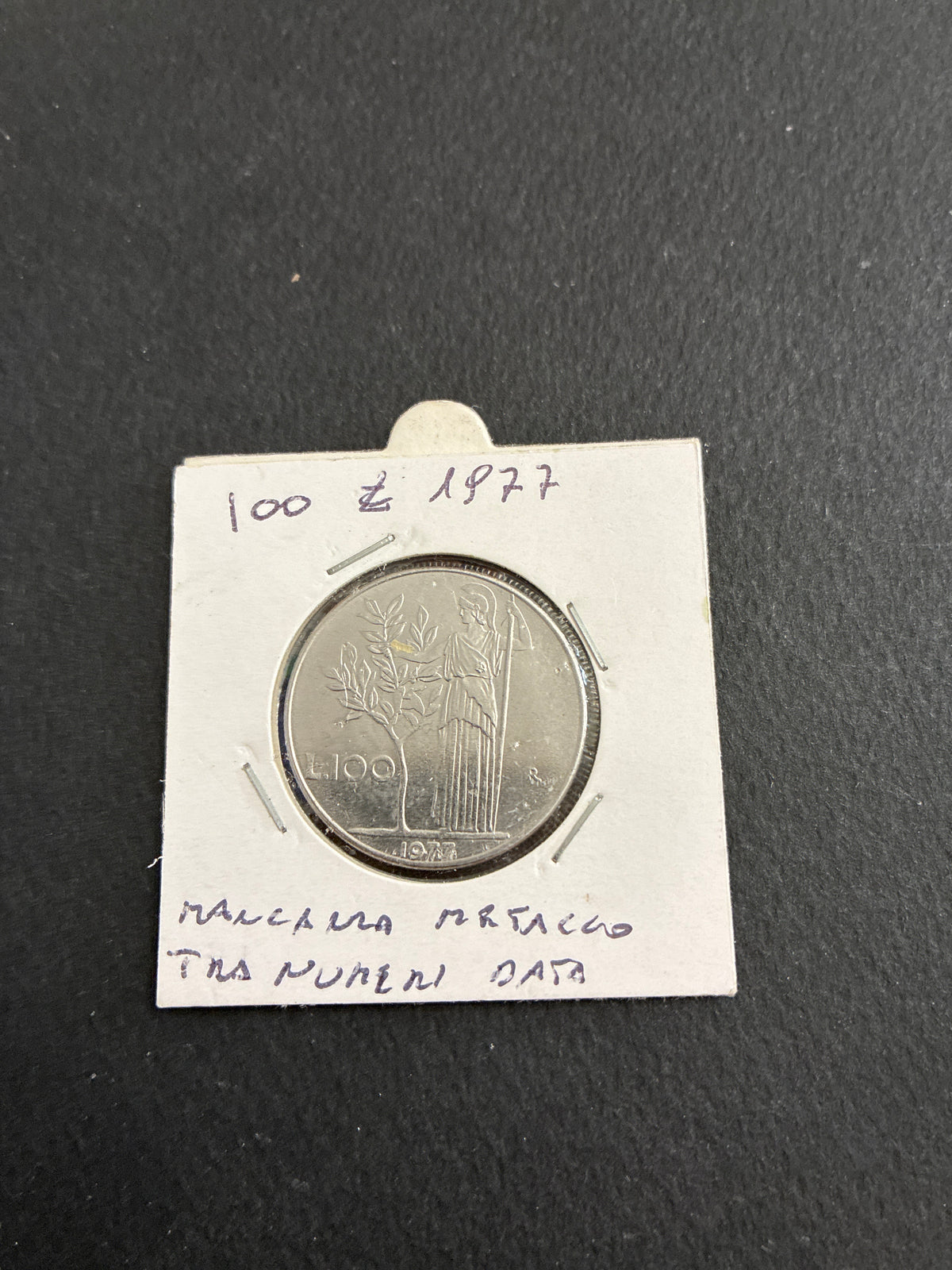 100 Lire 1977 Repubblica Italiana Minerva variante con errore di conio per esubero o mancanza di metallo tra i numeri della data